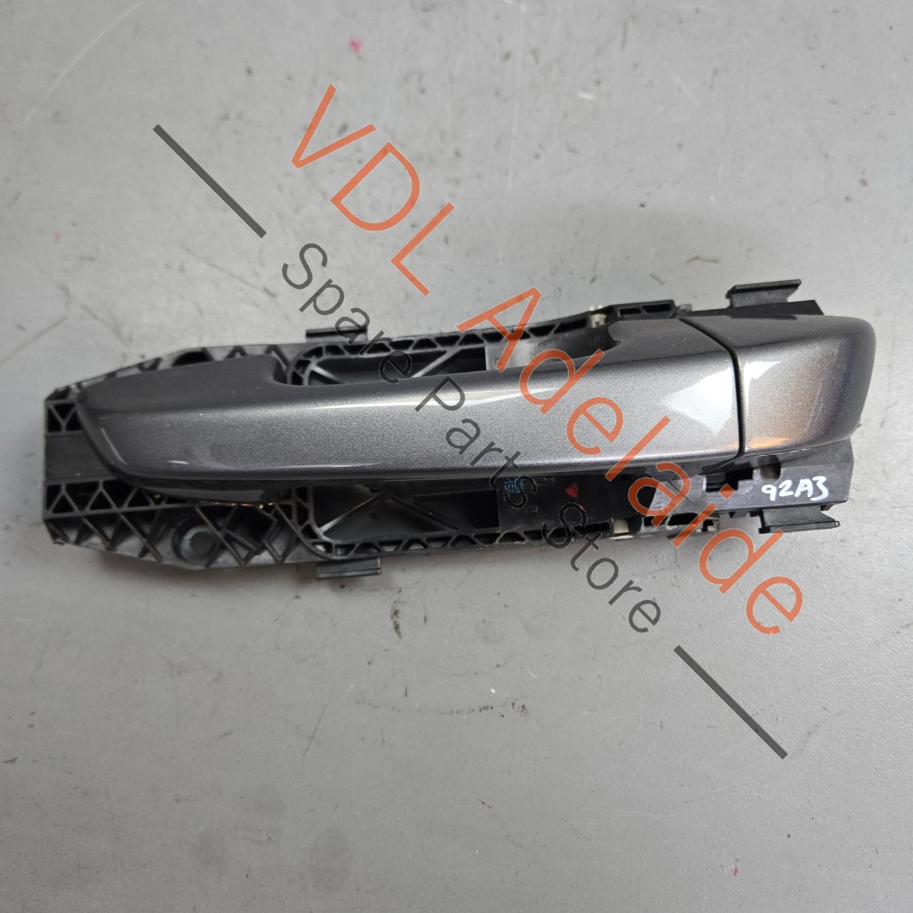958 531 885 00    Porsche Cayenne 958 Left Side Exterior Door Handle 95853120500 Front or rear passenger