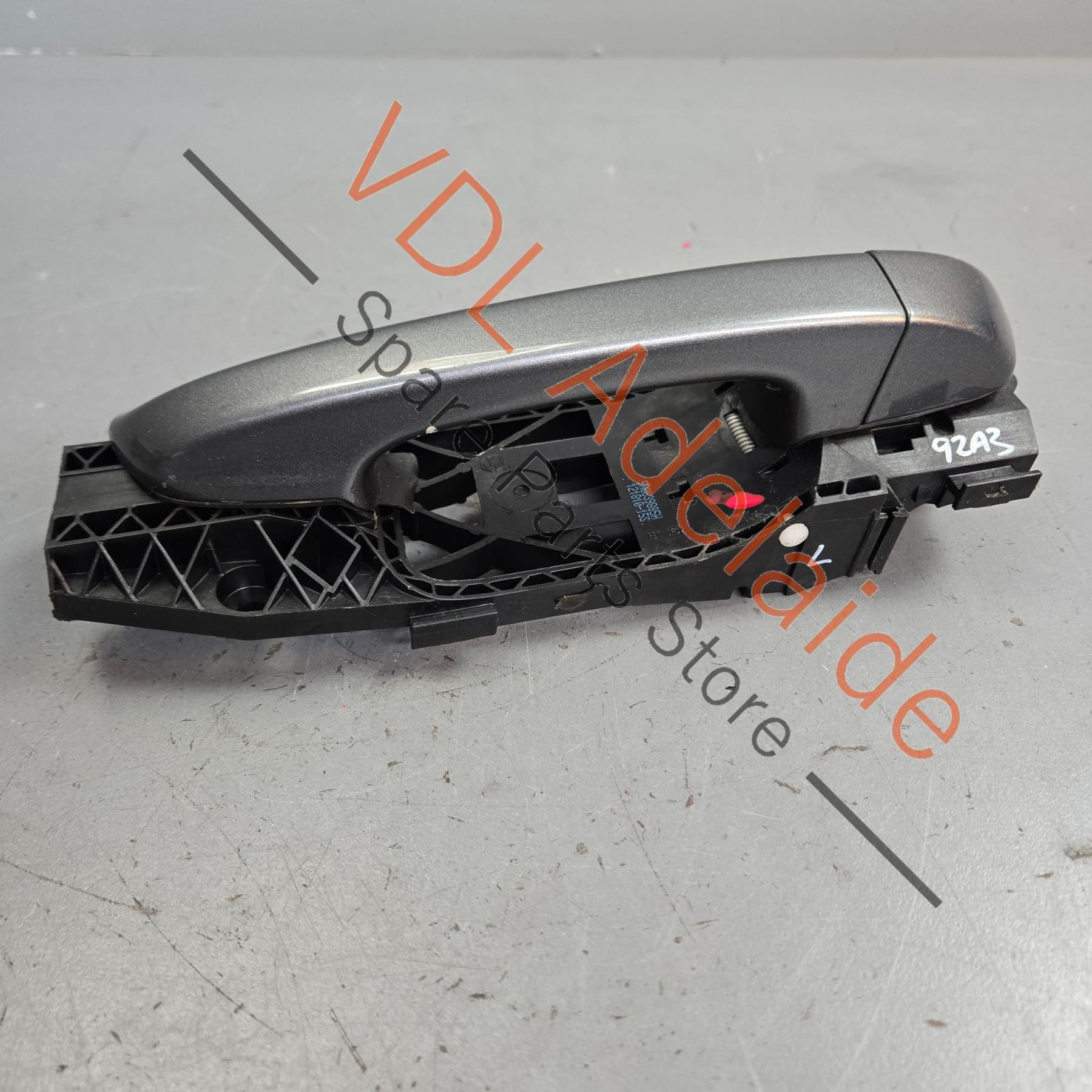 958 531 885 00    Porsche Cayenne 958 Left Side Exterior Door Handle 95853120500 Front or rear passenger