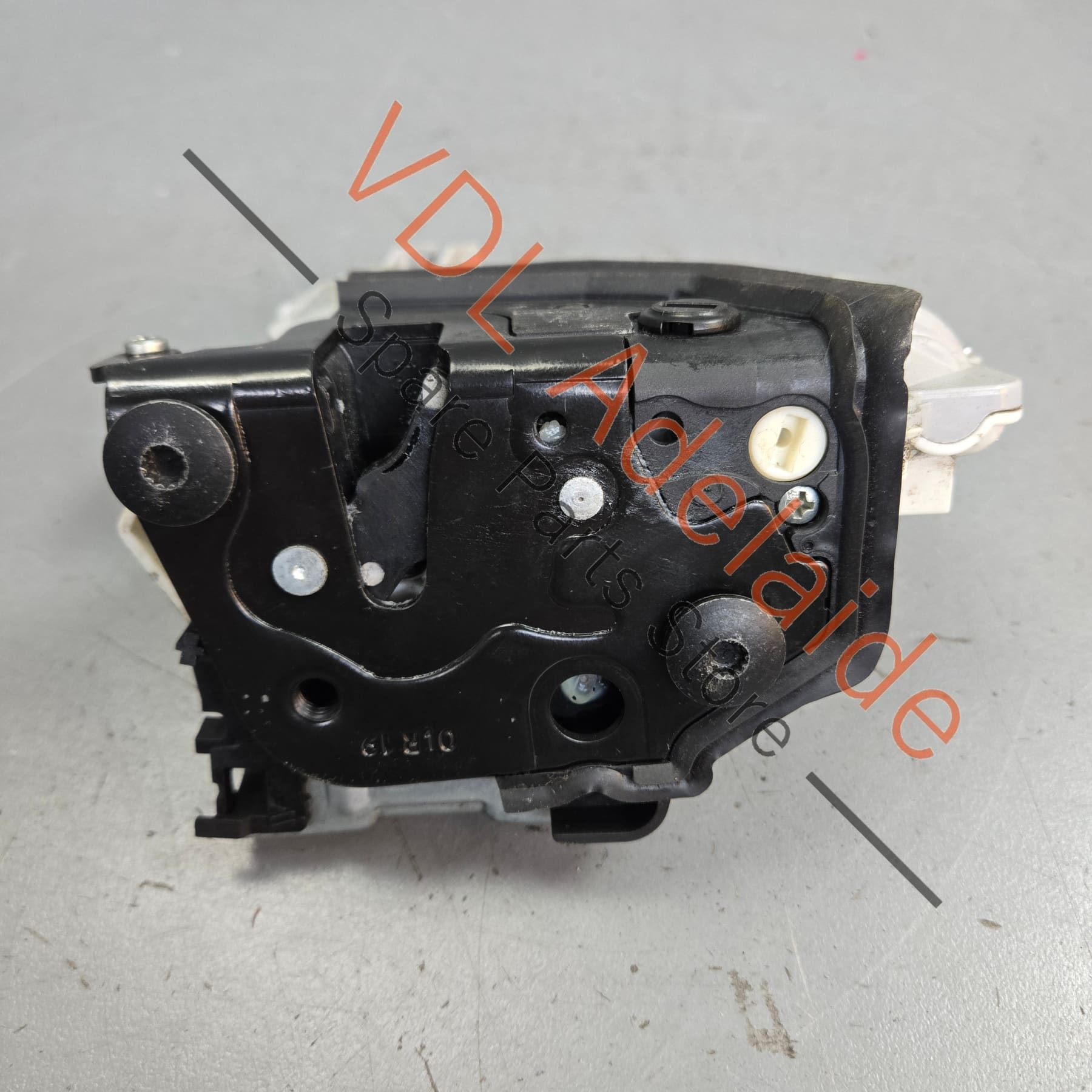 9A783911600     Genuine Porsche Cayenne 958 Right Rear Door Lock Mechanism 8K0839016 9A783911600 Also for Audi VW