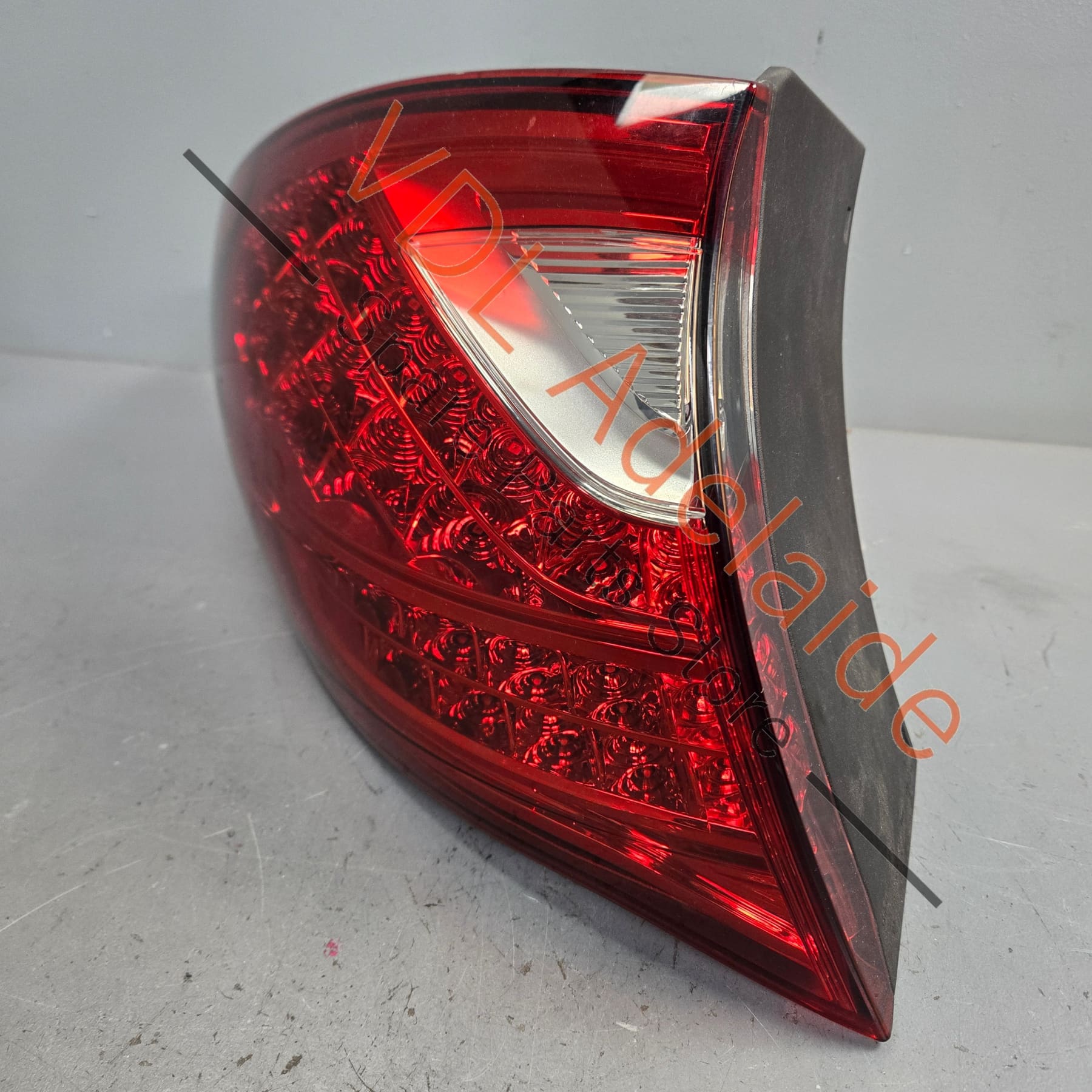95863109501 958945095   Porsche Cayenne 958 Left Rear Outer Tail Light 95863109501 7P5945095F 958945095