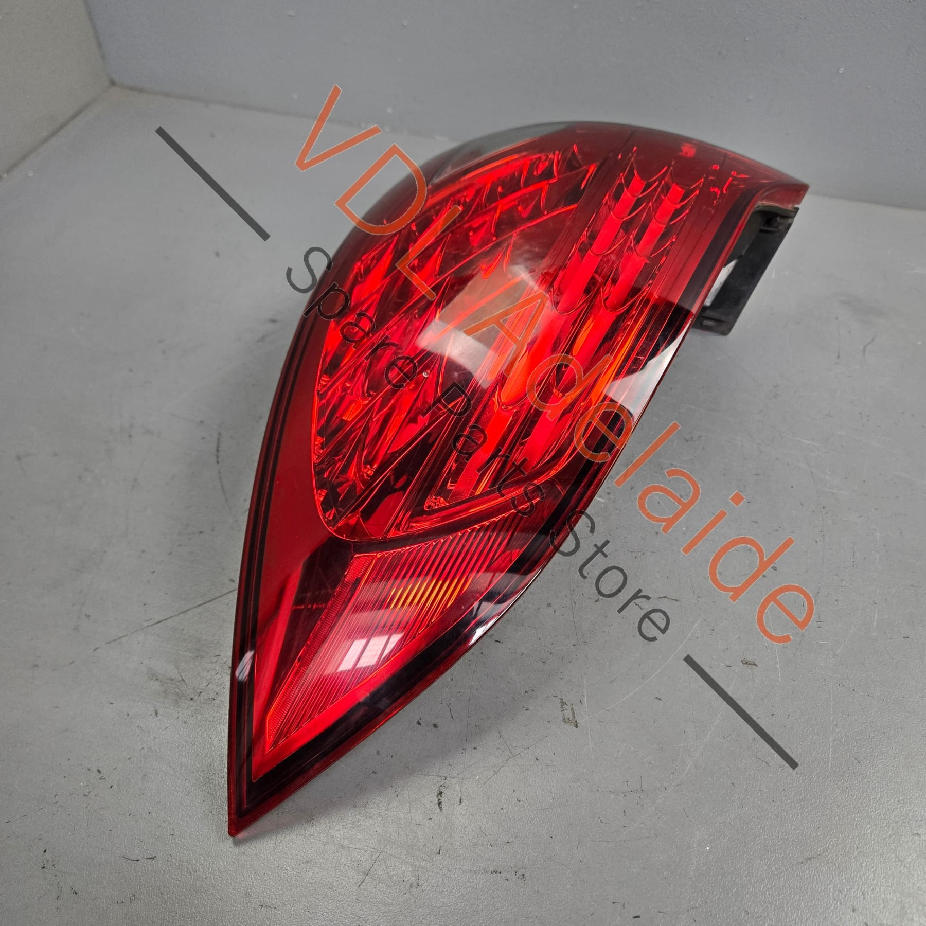 95863109501 958945095   Porsche Cayenne 958 Left Rear Outer Tail Light 95863109501 7P5945095F 958945095