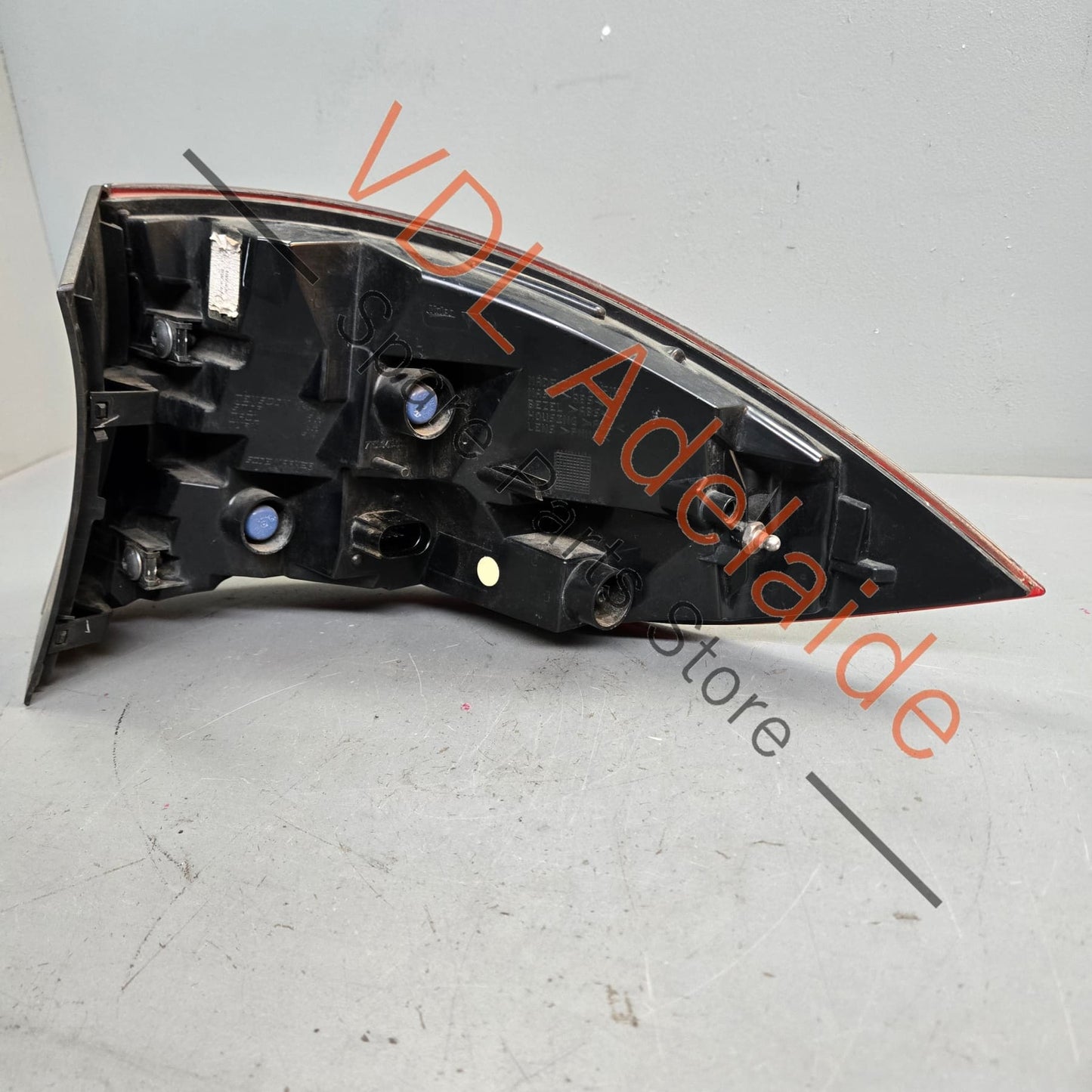 95863109501 958945095   Porsche Cayenne 958 Left Rear Outer Tail Light 95863109501 7P5945095F 958945095