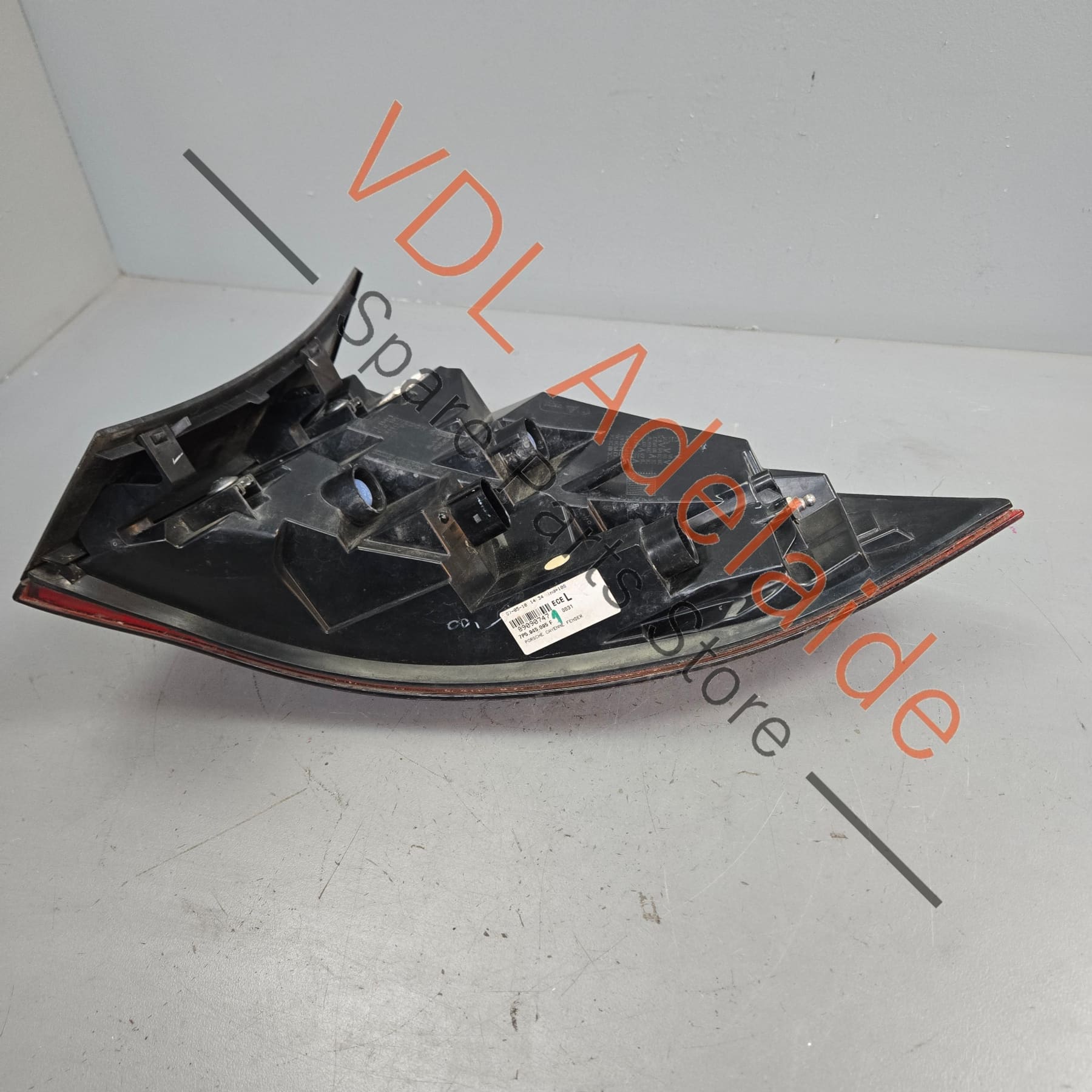 95863109501 958945095   Porsche Cayenne 958 Left Rear Outer Tail Light 95863109501 7P5945095F 958945095