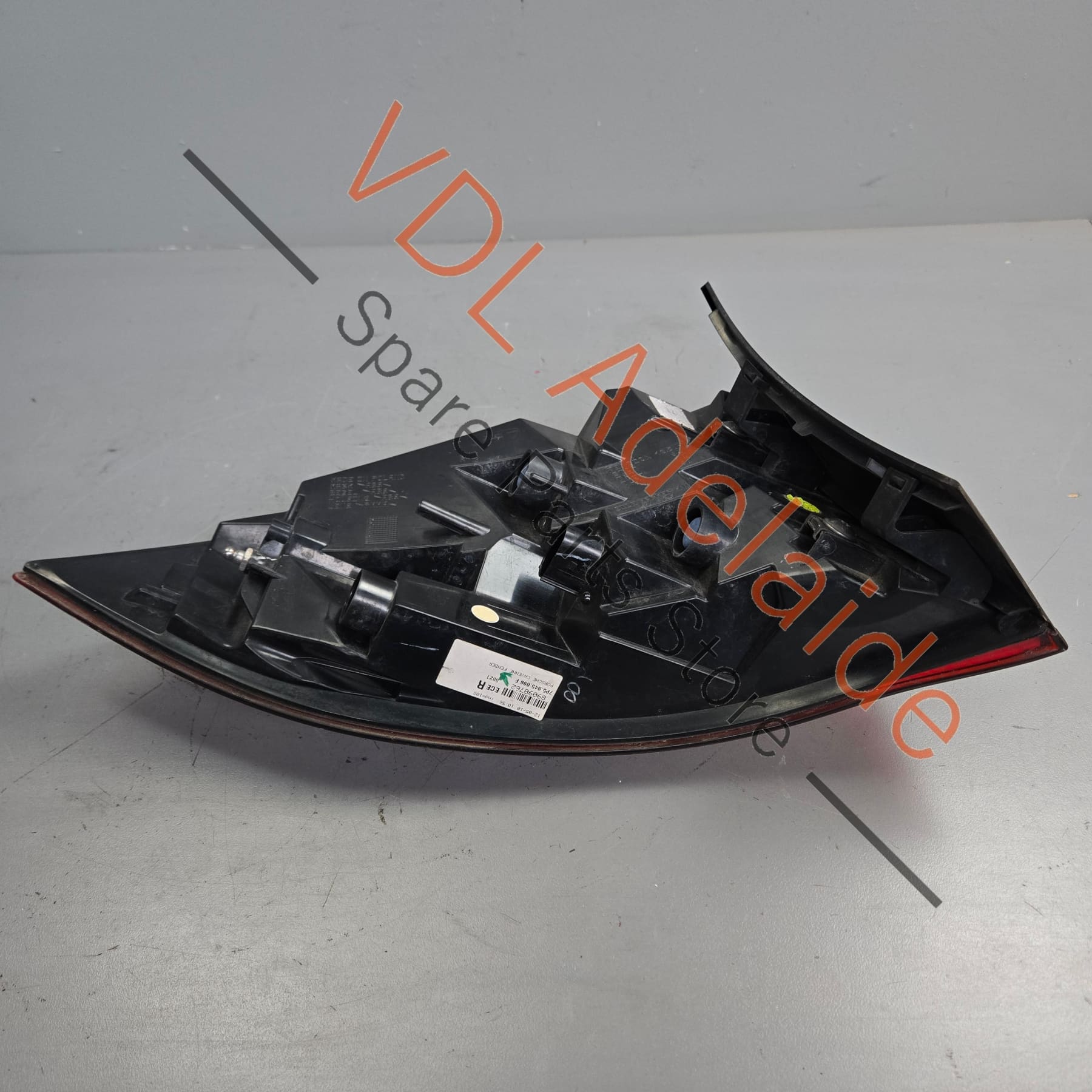 95863109601 958945096   Porsche Cayenne 958 Right Rear Outer Tail Light 95863109601 7P5945096F 958945096