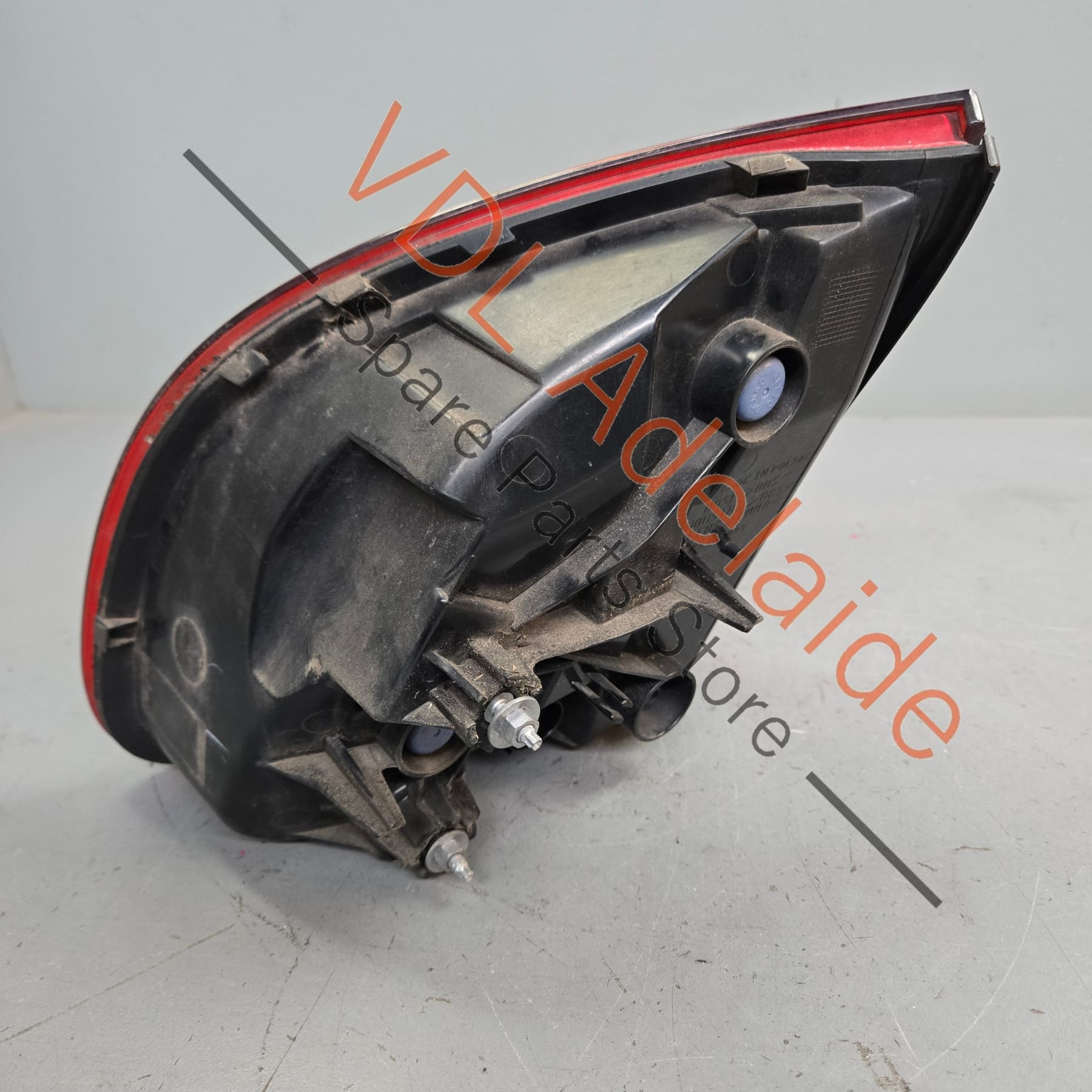 958945093 95863109301   Porsche Cayenne 958 Left Rear Inner Tail Light 95863109301 7P5945093K 958945093 **Discounted stock, minor chip**