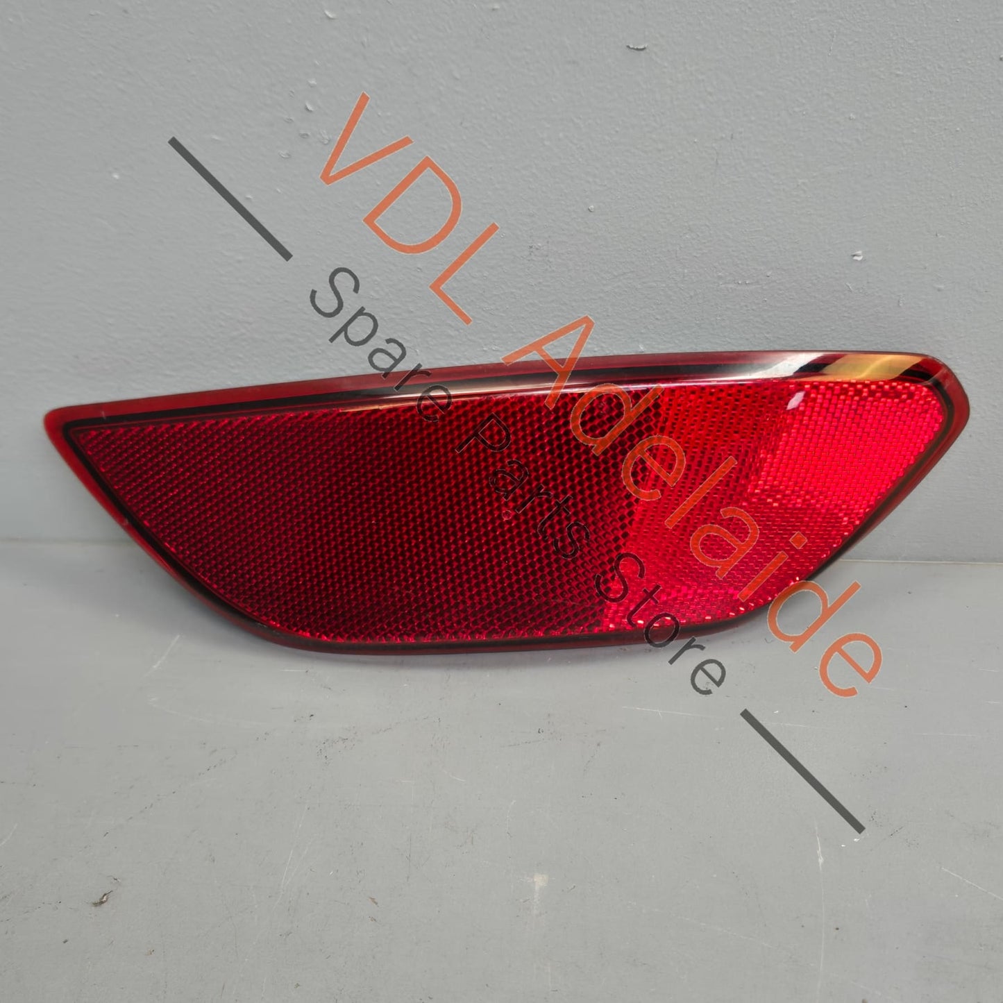 7P5 945 105    Porsche Cayenne 958 Left Rear Bumper Reflector 958945105 7P5945105
