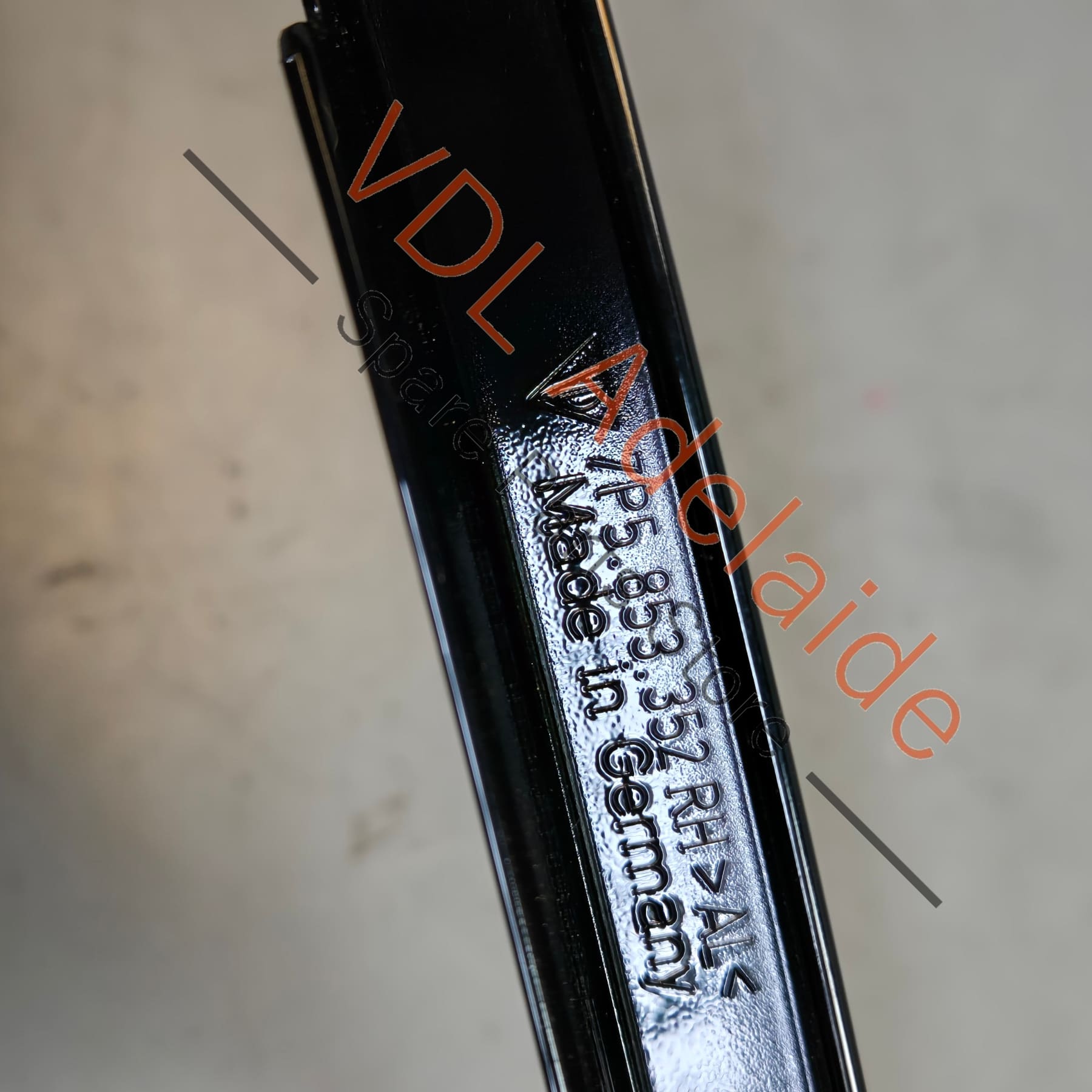 7P5853352    Porsche Cayenne Rear Right Door B Pillar Exterior Moulding Trim 7P5853352 95855935202 GW1 Gloss Black