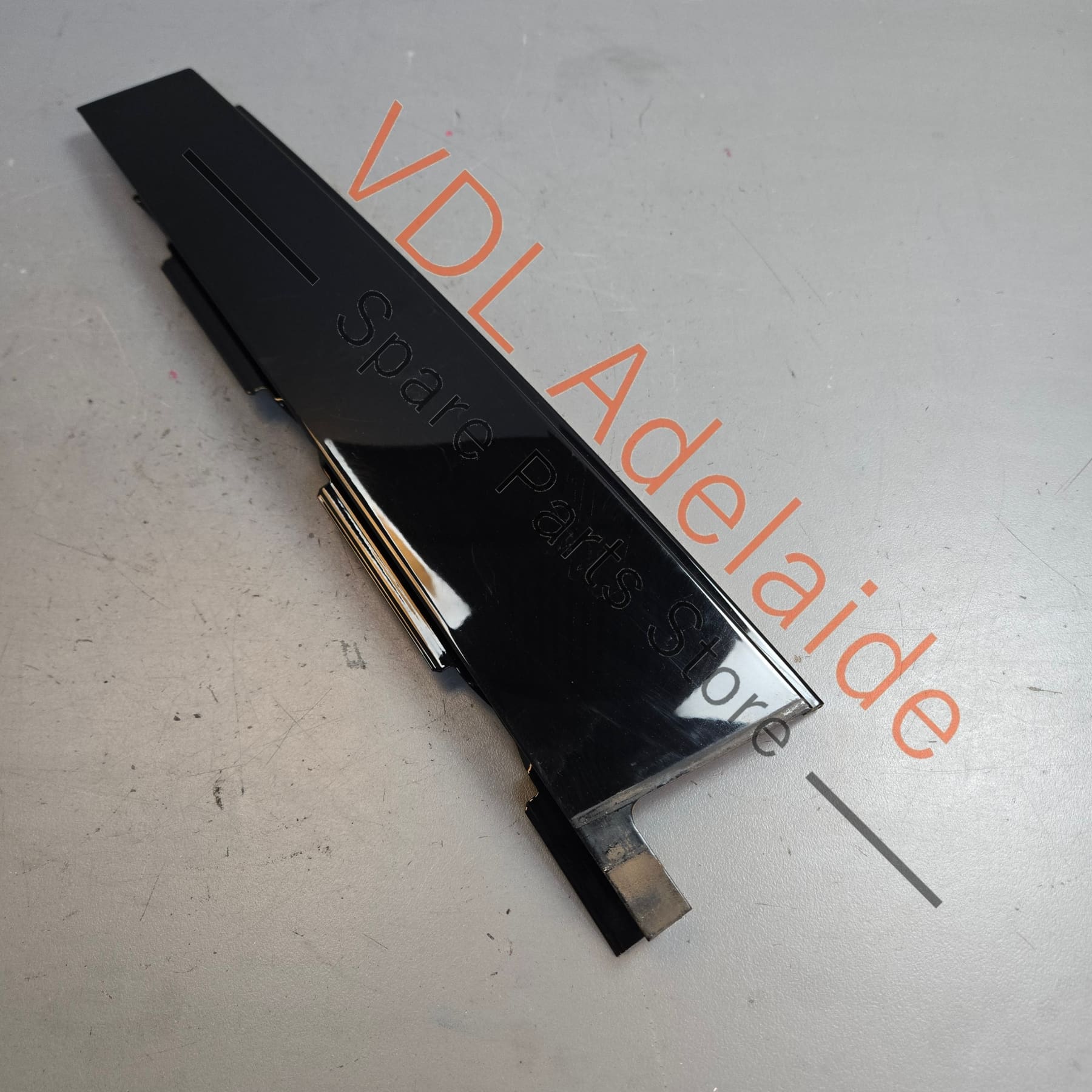 7P5853352    Porsche Cayenne Rear Right Door B Pillar Exterior Moulding Trim 7P5853352 95855935202 GW1 Gloss Black