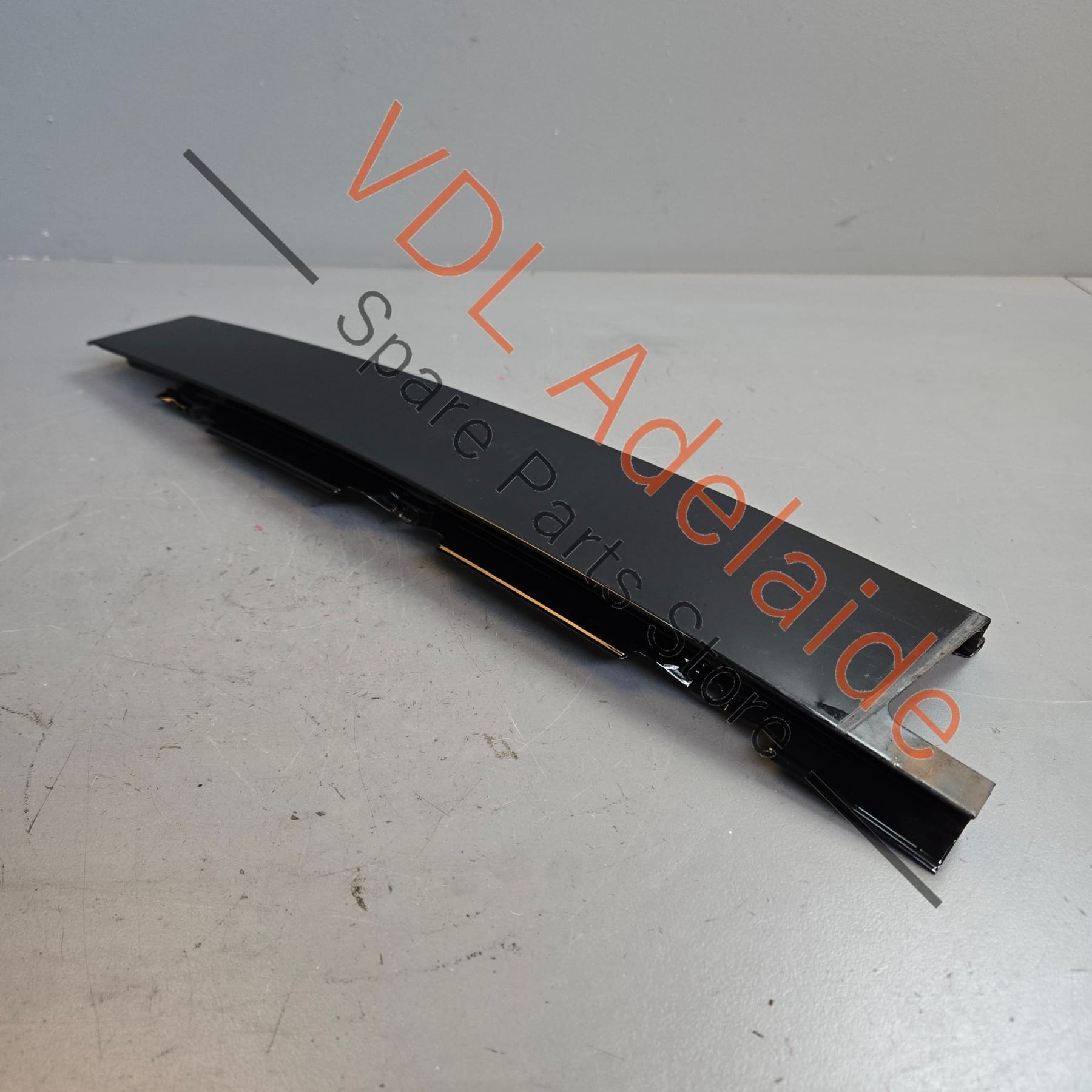 7P5853352    Porsche Cayenne Rear Right Door B Pillar Exterior Moulding Trim 7P5853352 95855935202 GW1 Gloss Black