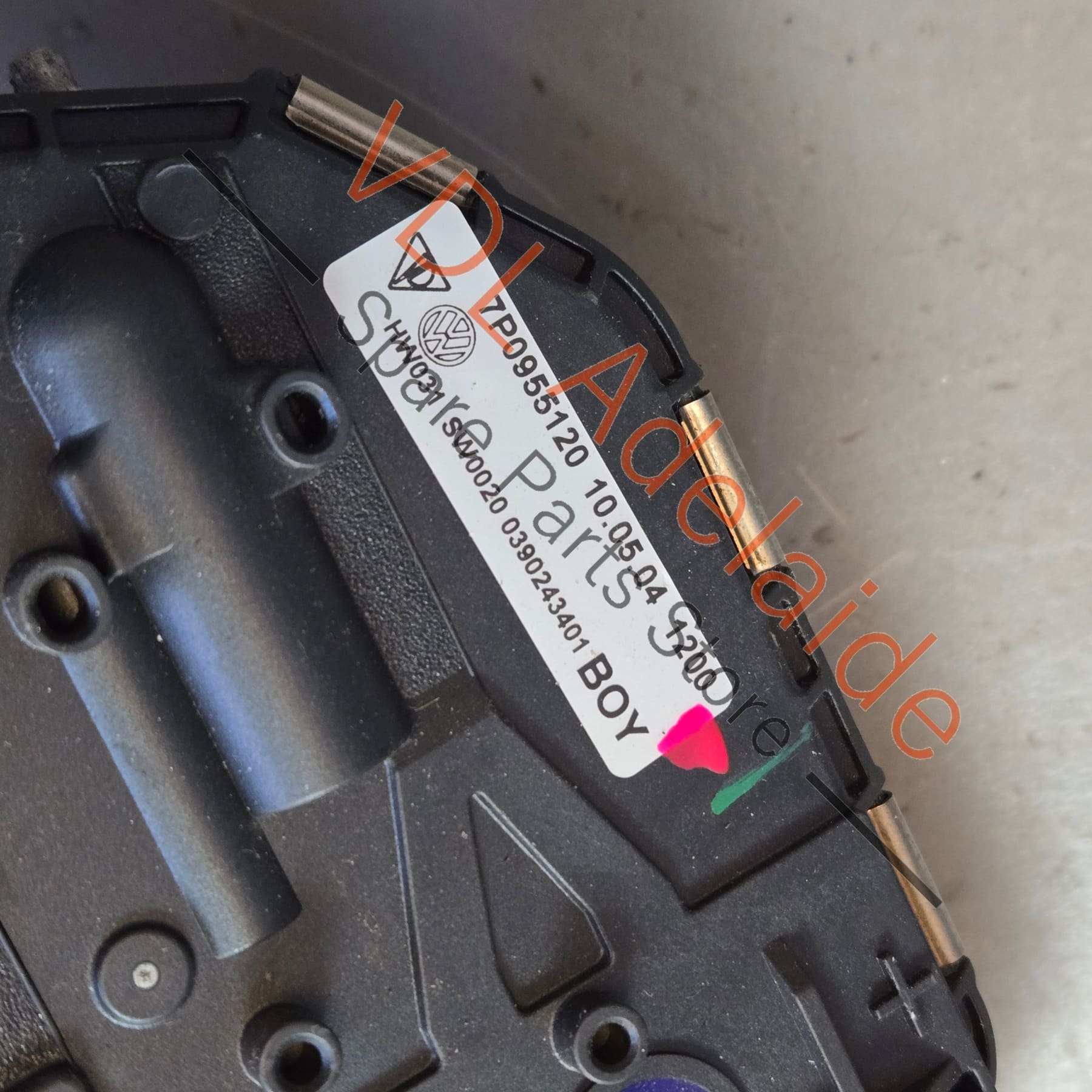 7P0955120 958955024B   Porsche Cayenne 958 Windscreen Wiper Motor and Linkage 7P0955120 958955024A for RHD