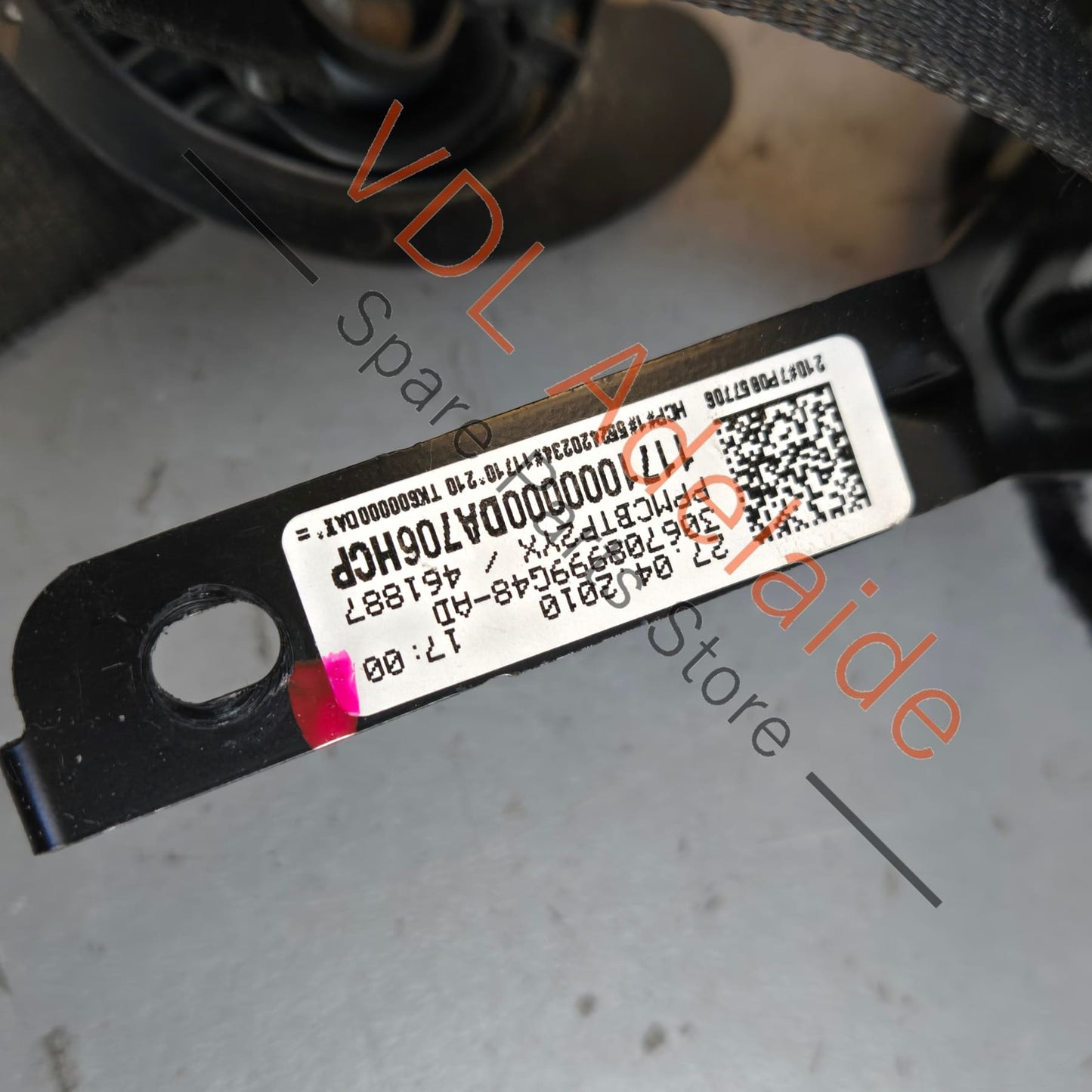 7P0857705 958 803 001 02 HCP   Porsche Cayenne 958 92A Front Right Seatbelt 7P0857706 95880300202 HCP