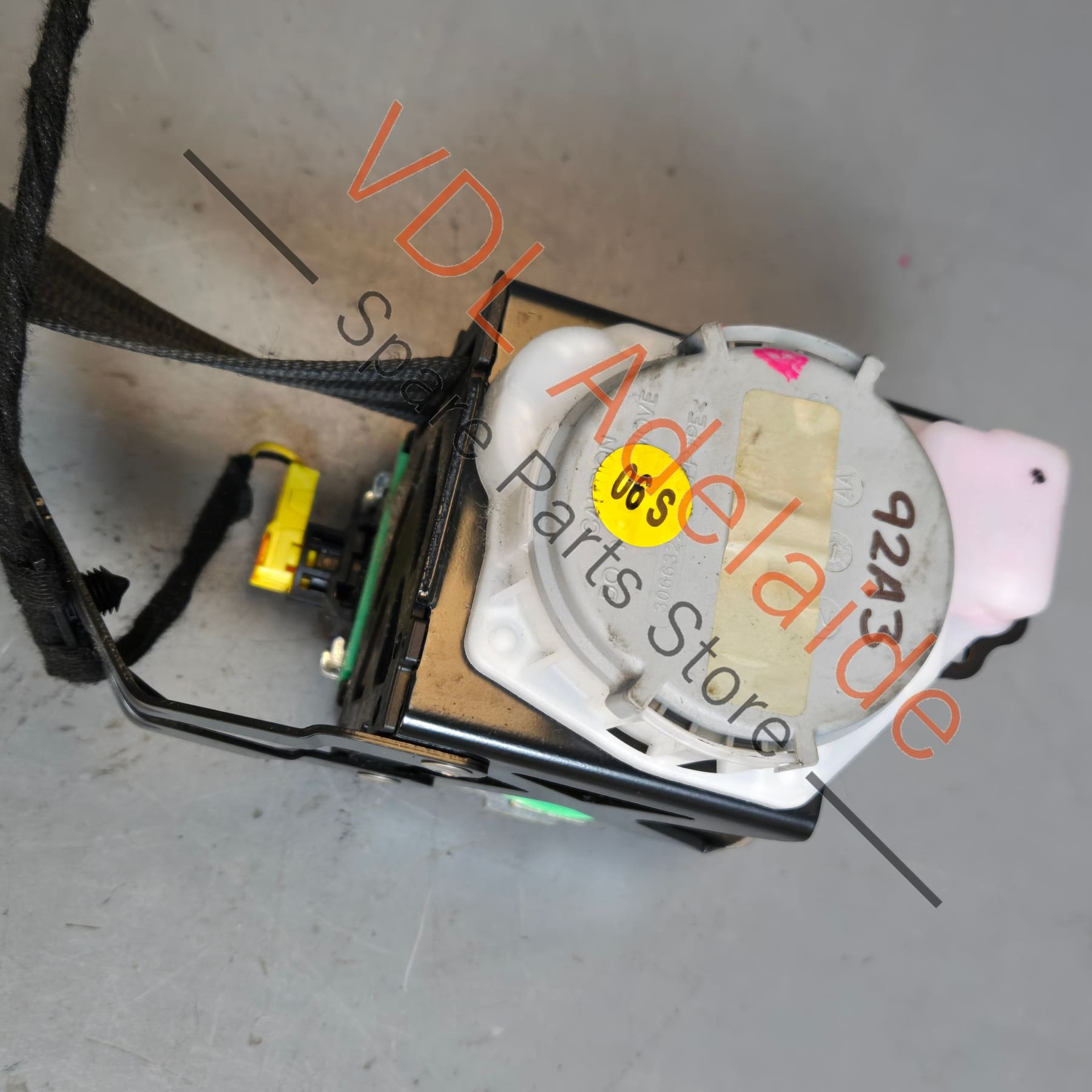 7P0857705 958 803 001 02 HCP   Porsche Cayenne 958 92A Front Right Seatbelt 7P0857706 95880300202 HCP