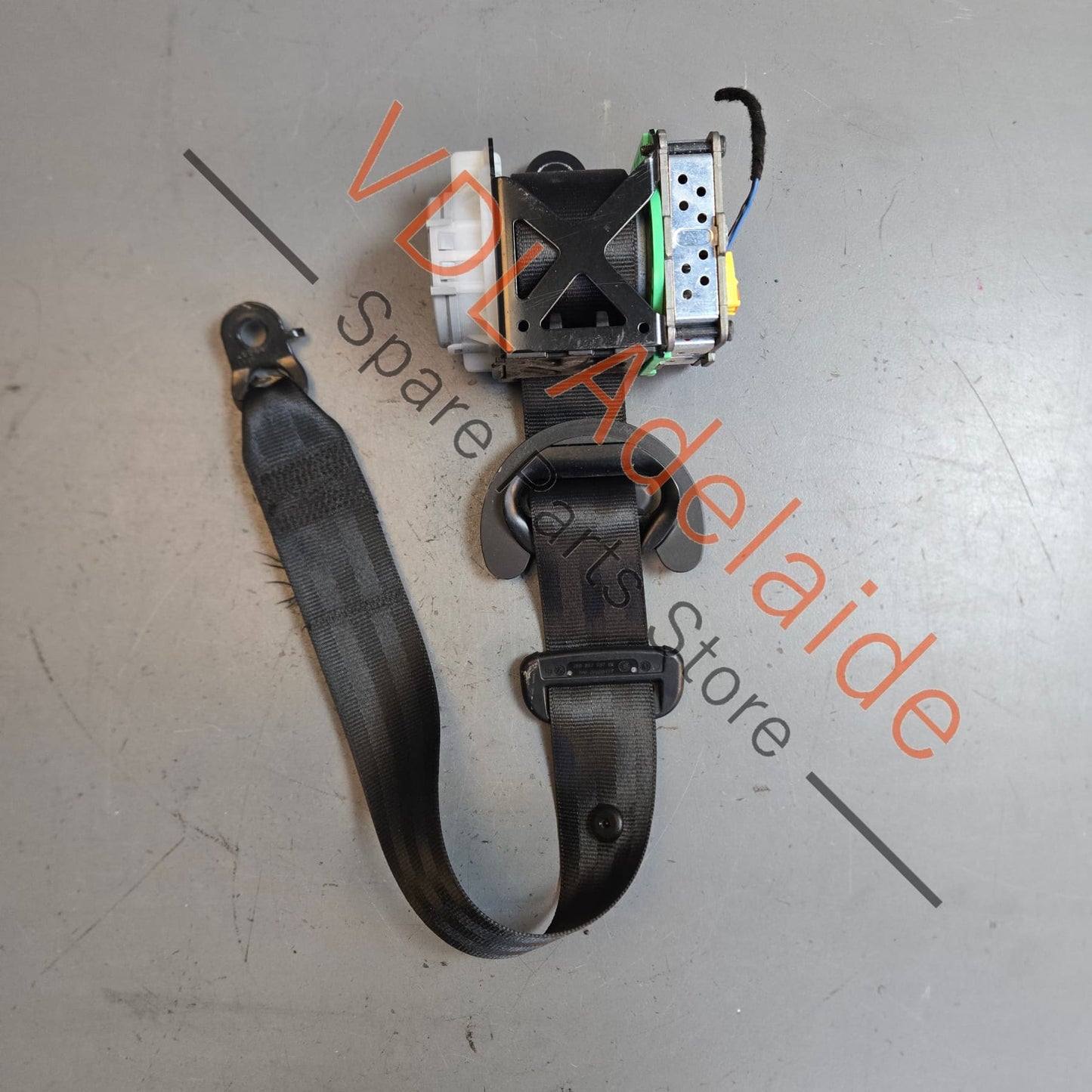 7P0857805A 95880305102 HCP   Porsche Cayenne 958 92A Rear Left Seatbelt 7P0857805A 95880305102 HCP