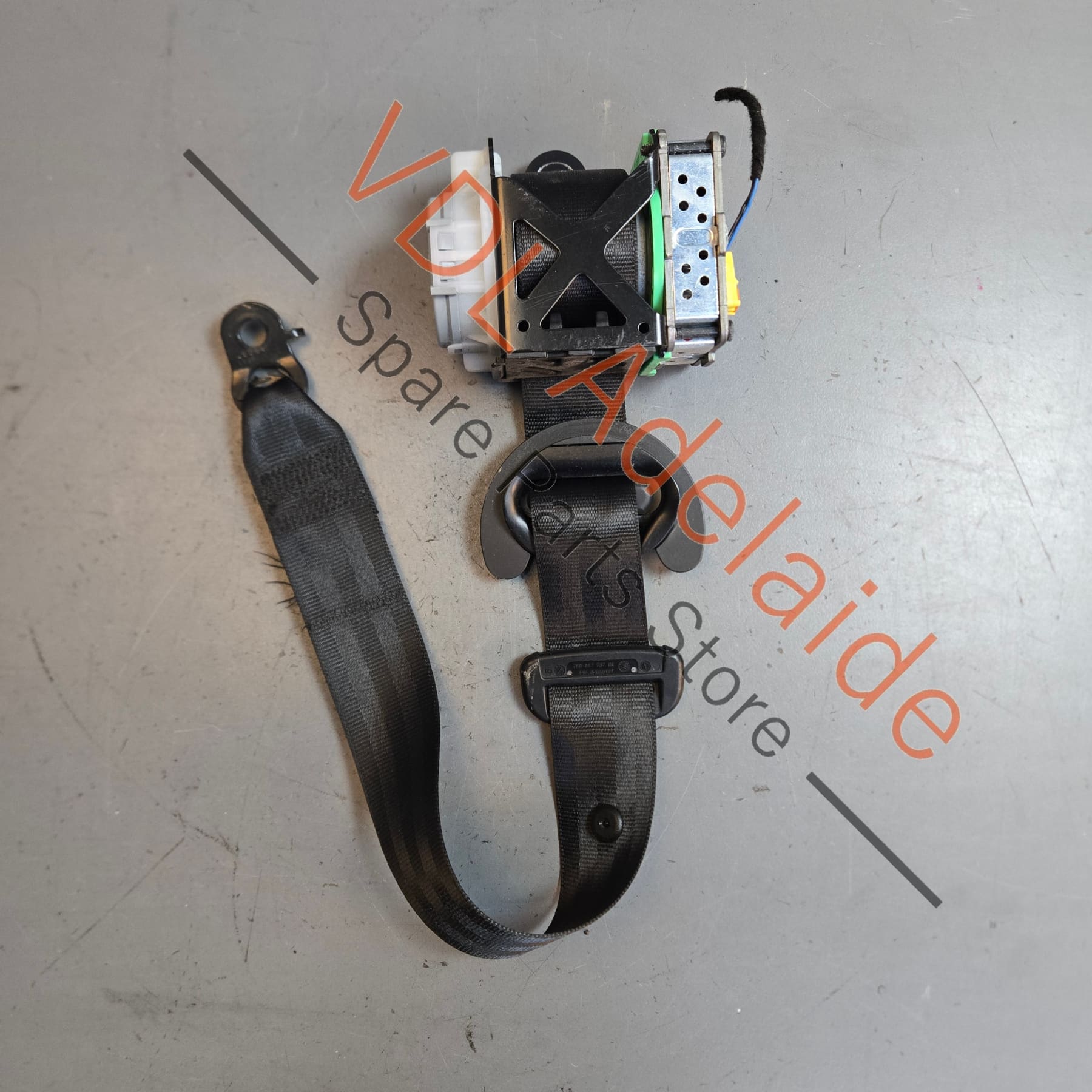 7P0857805A 95880305102 HCP   Porsche Cayenne 958 92A Rear Left Seatbelt 7P0857805A 95880305102 HCP