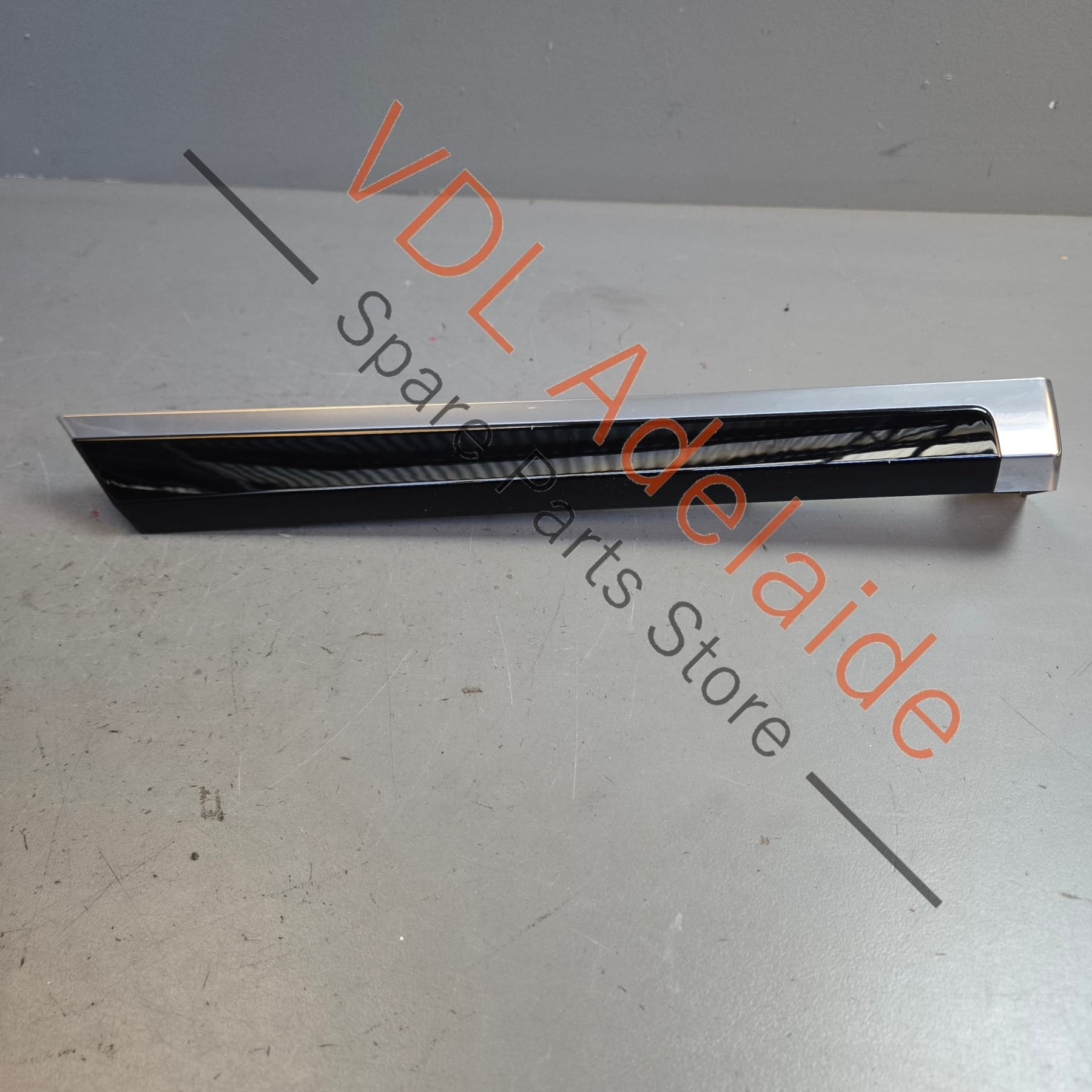 7P5867420F 6BB 958 555 420 00 6BB   Porsche Cayenne 958 92A Gloss Black Rear Right Door Trim Insert 7P5867420F 95855542000 6BB