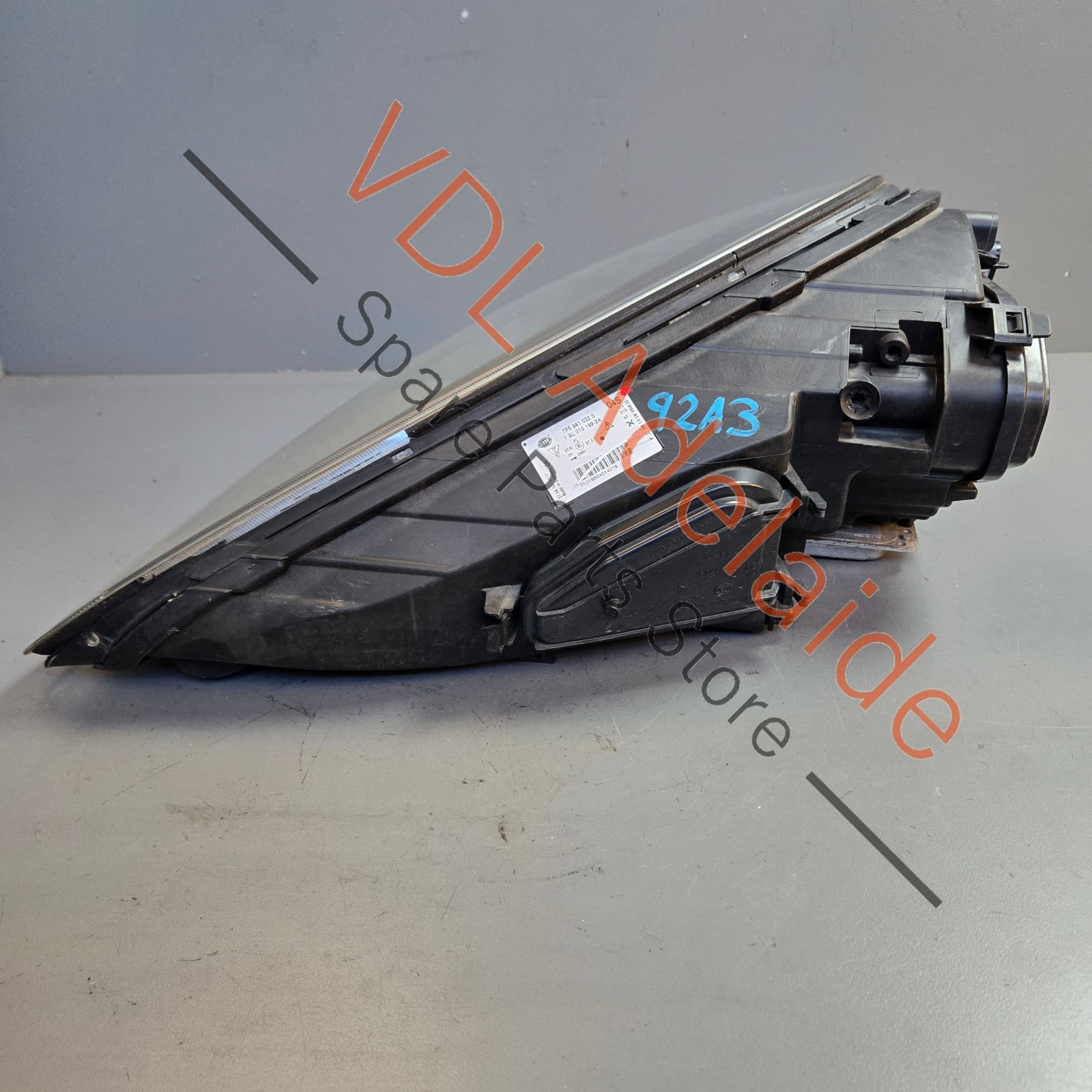 7P5941032S 958 631 176 12   Porsche Cayenne 958 Right Xenon Headlight 95863117612 7P5941032S