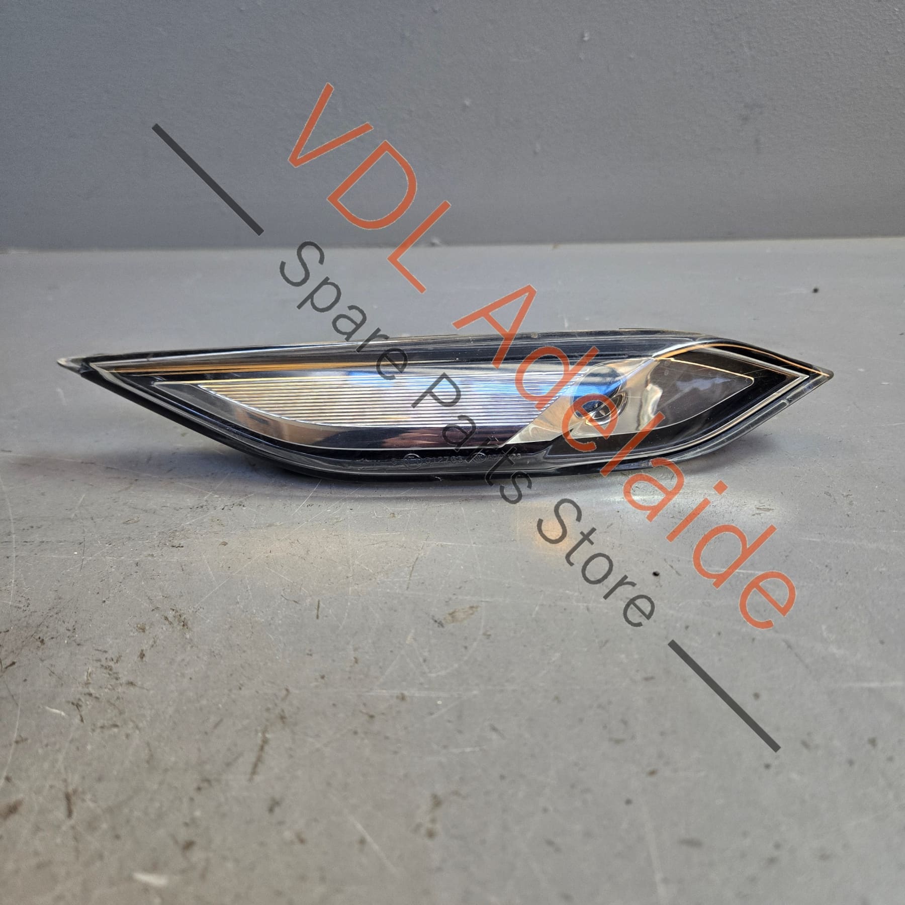 
958 631 101 00 7P5949101   Genuine Porsche Cayenne 958 Left Side Fender Blinker Indicator 95863110100 7P5949101