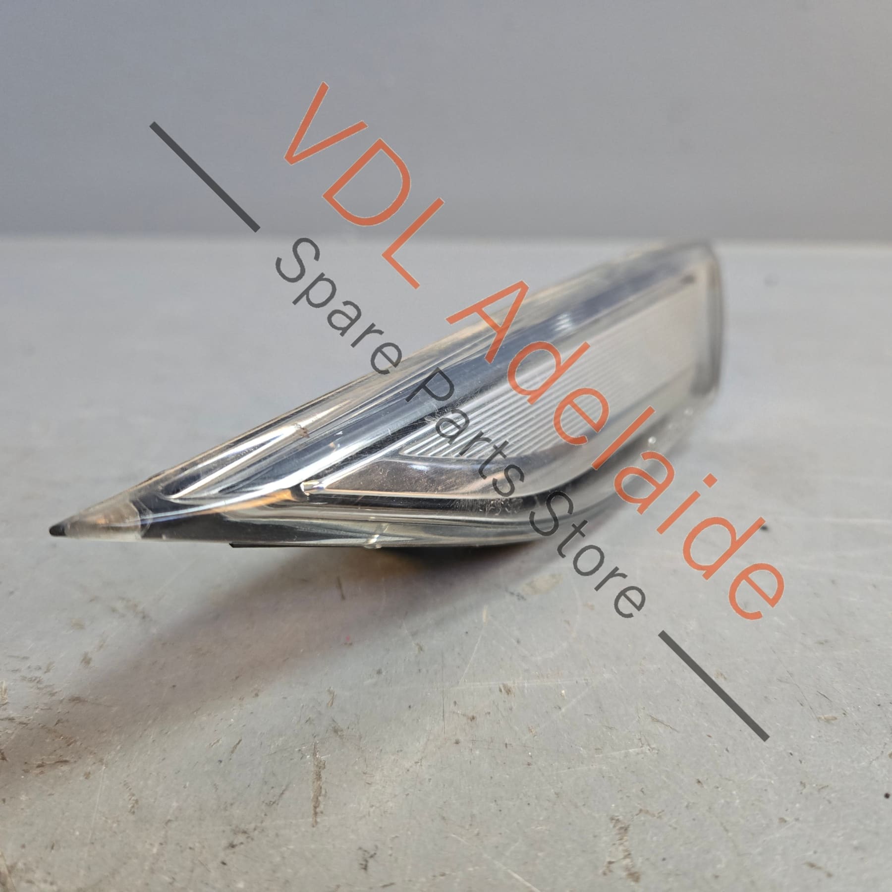 
958 631 101 00 7P5949101   Genuine Porsche Cayenne 958 Left Side Fender Blinker Indicator 95863110100 7P5949101