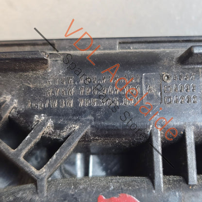 
958 631 101 00 7P5949101   Genuine Porsche Cayenne 958 Left Side Fender Blinker Indicator 95863110100 7P5949101