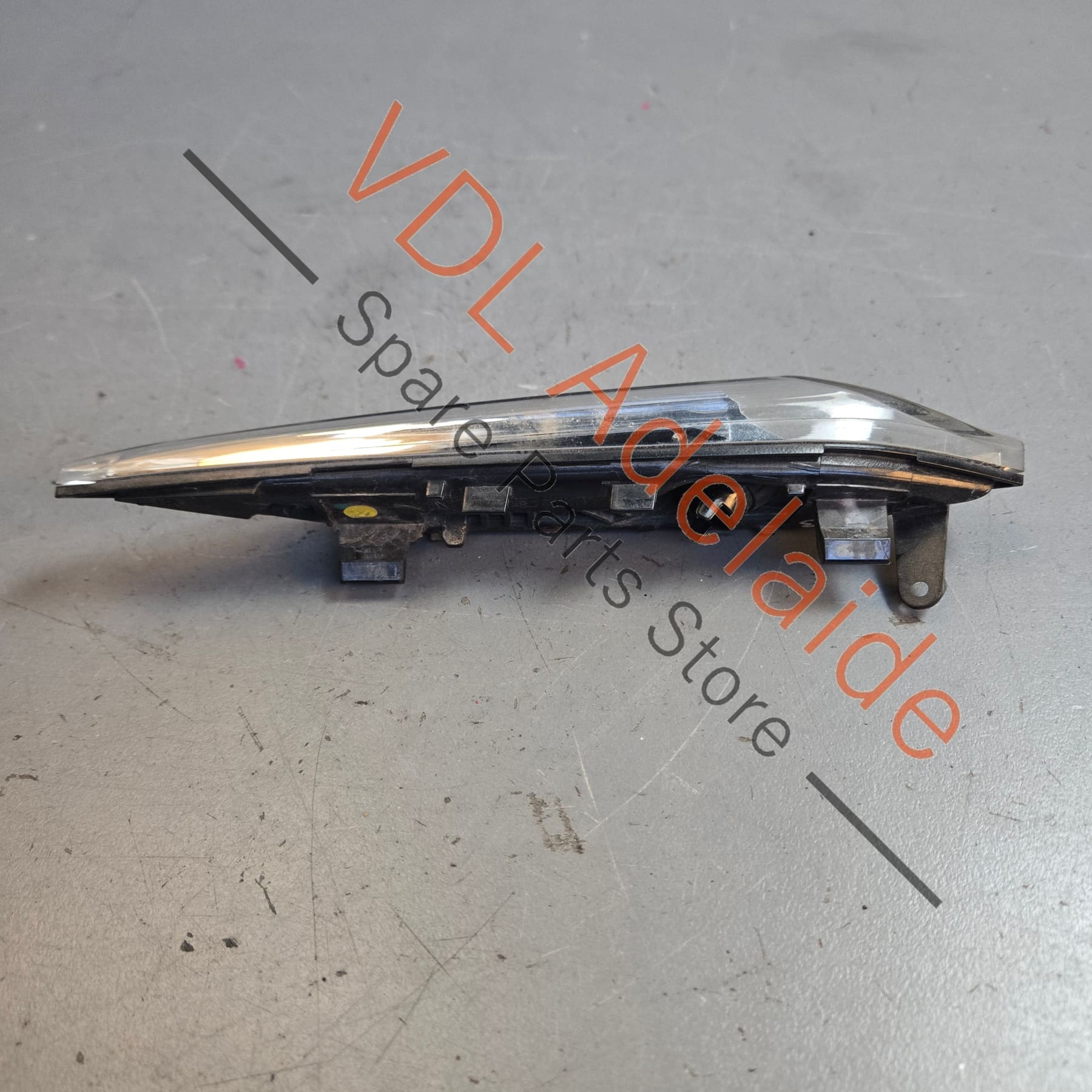 
958 631 102 00 7P5949102   Genuine Porsche Cayenne 958 Right Side Fender Blinker Indicator 95863110200 7P5949102