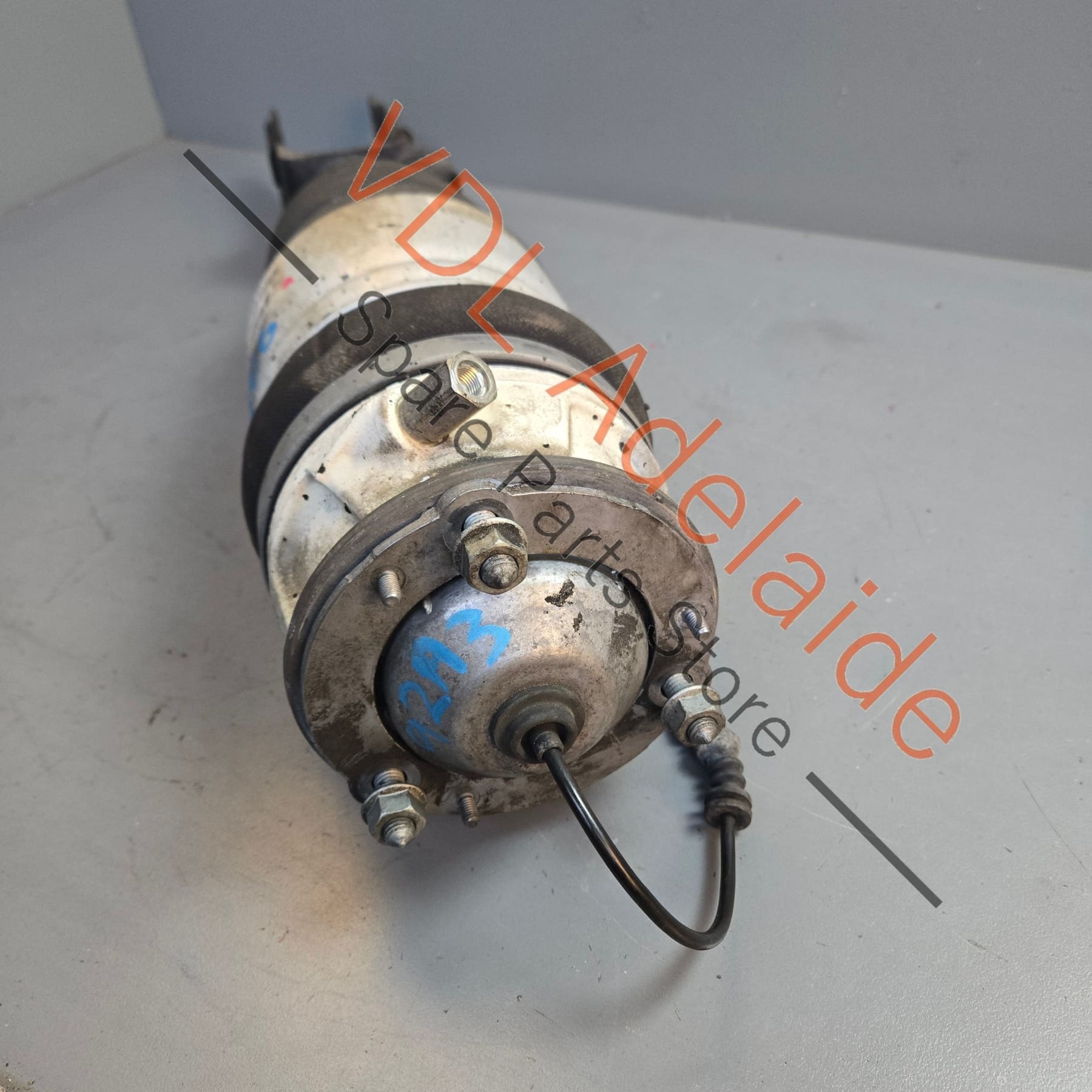 7P5616039N 95835803904   Porsche Cayenne 958 Left Front Air Suspension Strut Shock Absorber 7P5616039N 95835803904