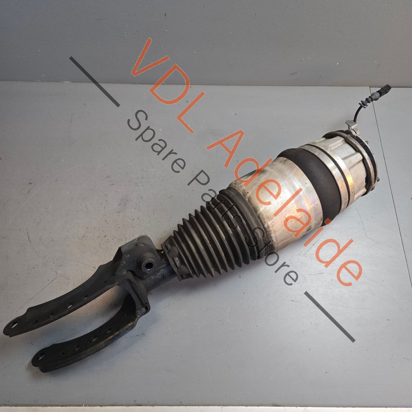 7P5616040N 95835804004   Porsche Cayenne 958 Right Front Air Suspension Strut Shock Absorber 7P5616040N 95835804004