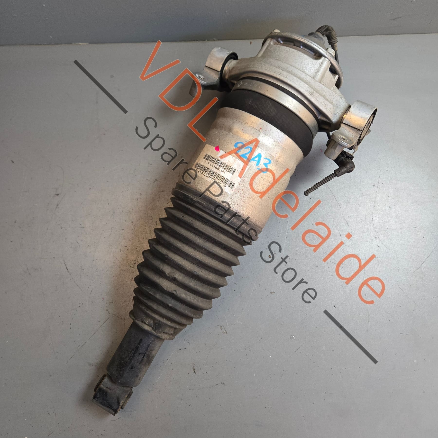 7P5616020N 958 358 020 08   Porsche Cayenne 958 Right Rear Air Suspension Strut Shock Absorber 7P5616020N 95835802008