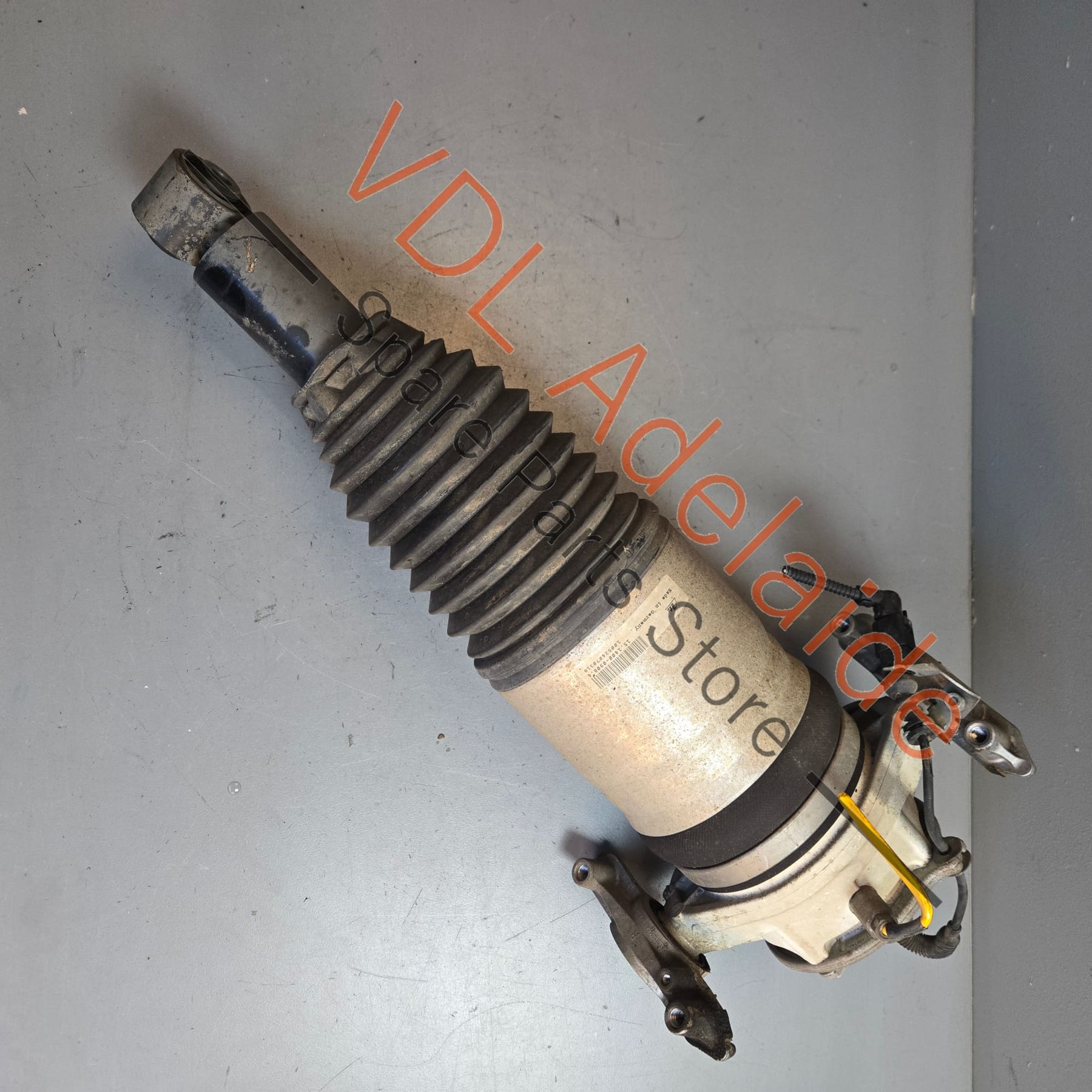 7P5616020N 958 358 020 08   Porsche Cayenne 958 Right Rear Air Suspension Strut Shock Absorber 7P5616020N 95835802008