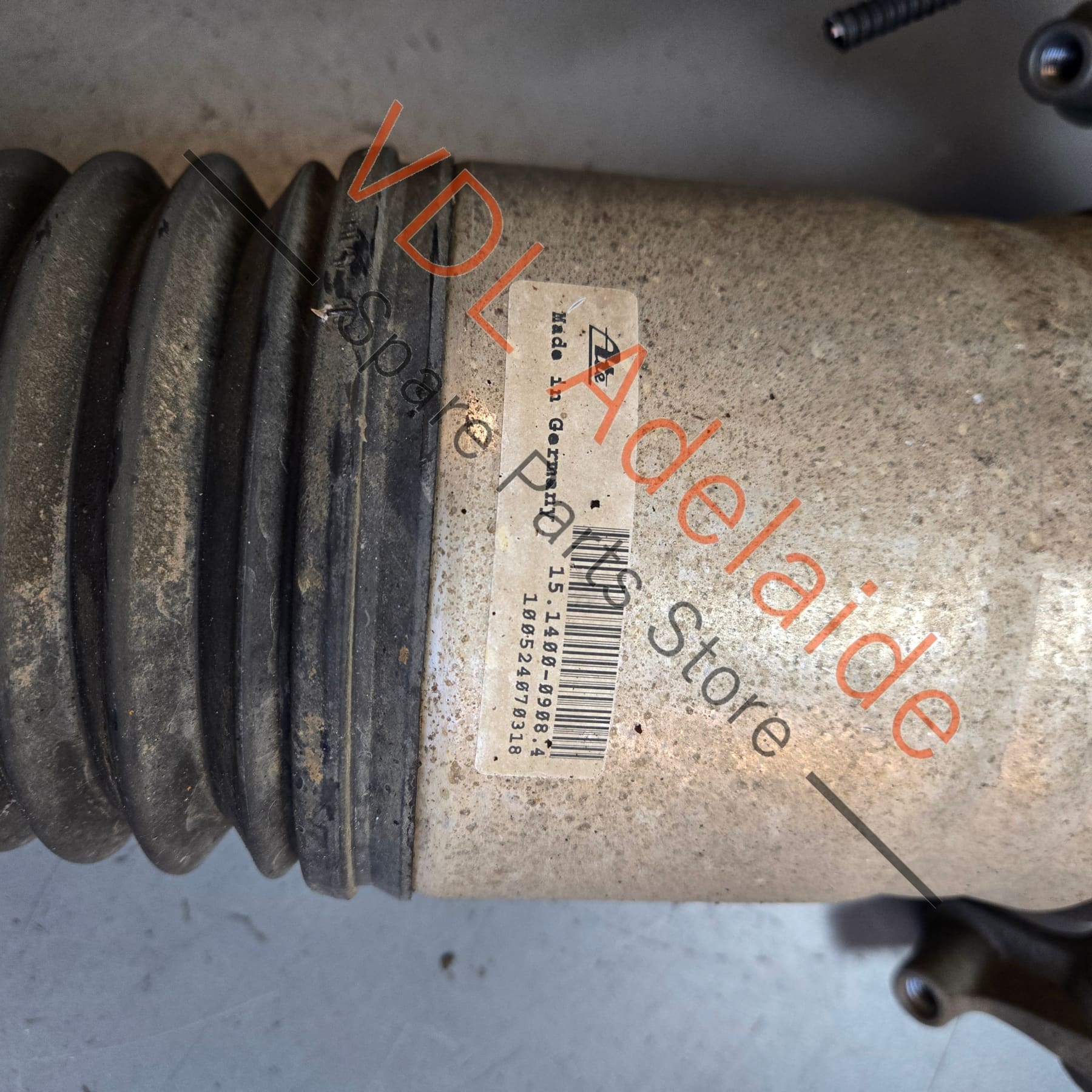 7P5616020N 958 358 020 08   Porsche Cayenne 958 Right Rear Air Suspension Strut Shock Absorber 7P5616020N 95835802008