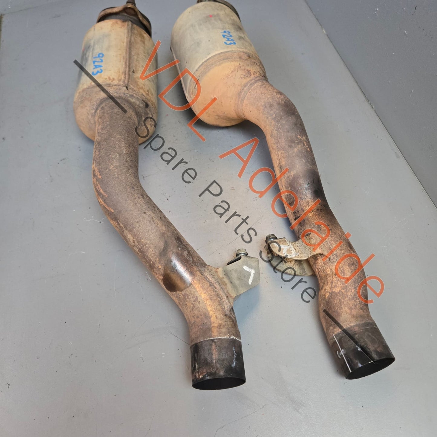 95811302311 95811302411   Porsche Cayenne Hybrid 3.0 V6 Muffler Silencer Exhaust Set Left & Right 95811302311 95811302411