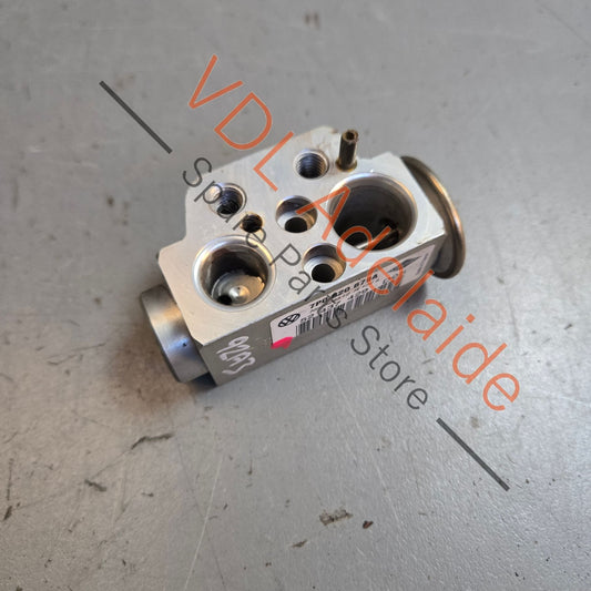 7P0820679A    Porsche A/C Refrigerant Expansion Valve 7P0820679A