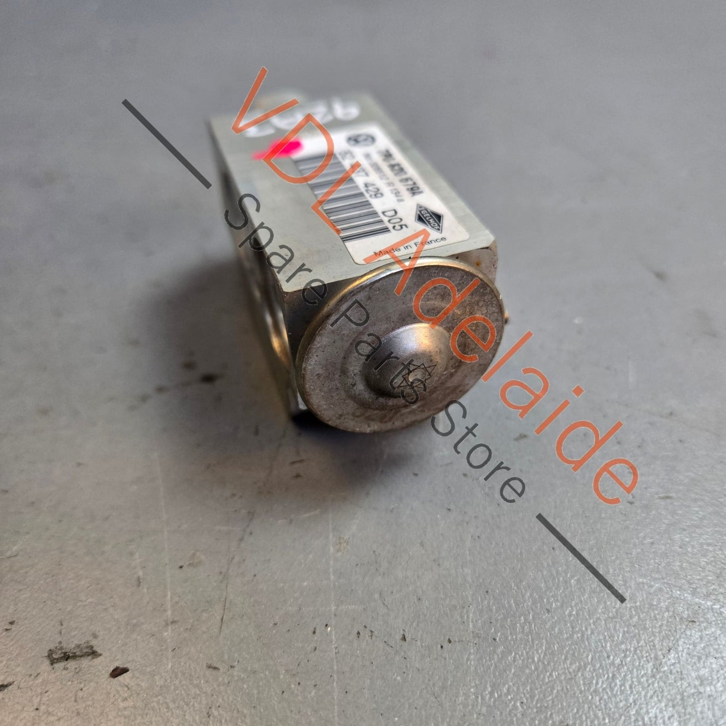 7P0820679A    Porsche A/C Refrigerant Expansion Valve 7P0820679A
