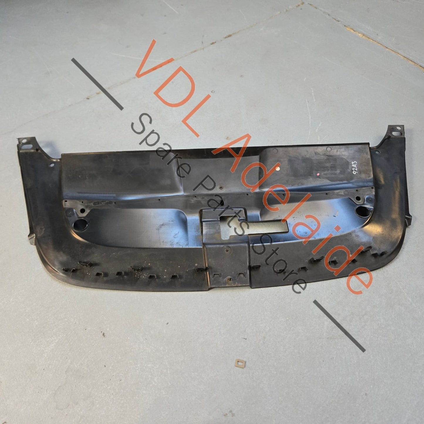 7P5805806  95855680601 9B9   Porsche Cayenne 958 92A Radiator Upper Cover Trim 7P5805806 95855680601 9B9
