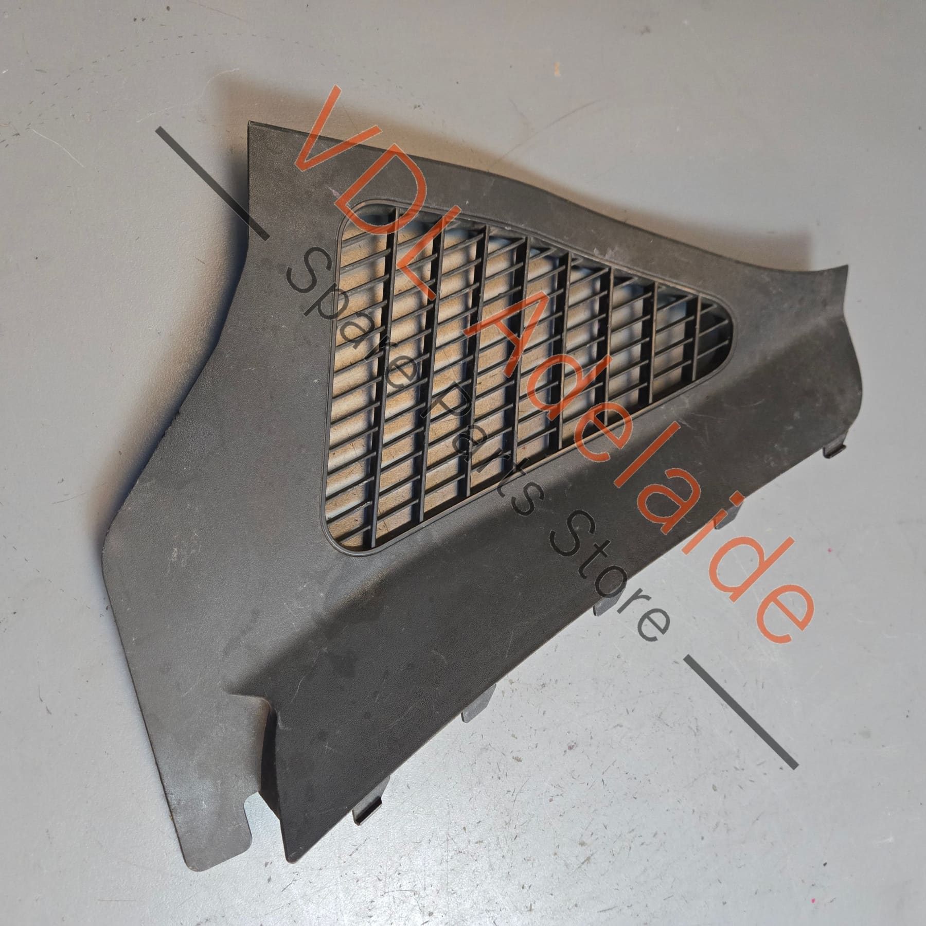 7P5819175C    Porsche Cayenne 958 92A Engine Bay Cover Trim Left Side Top 7P5819175C 95855658302 9B9