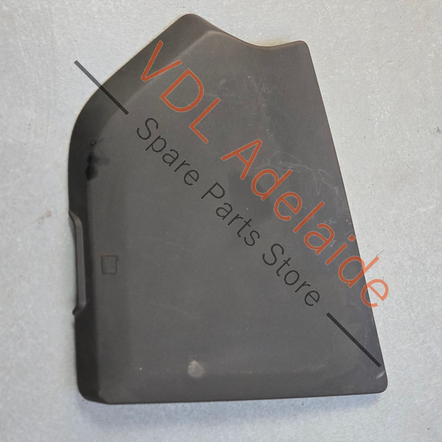 7P5806100    Porsche Cayenne 958 92A Engine Bay Coolant Tank Cover Trim Right Side Top 7P5806100