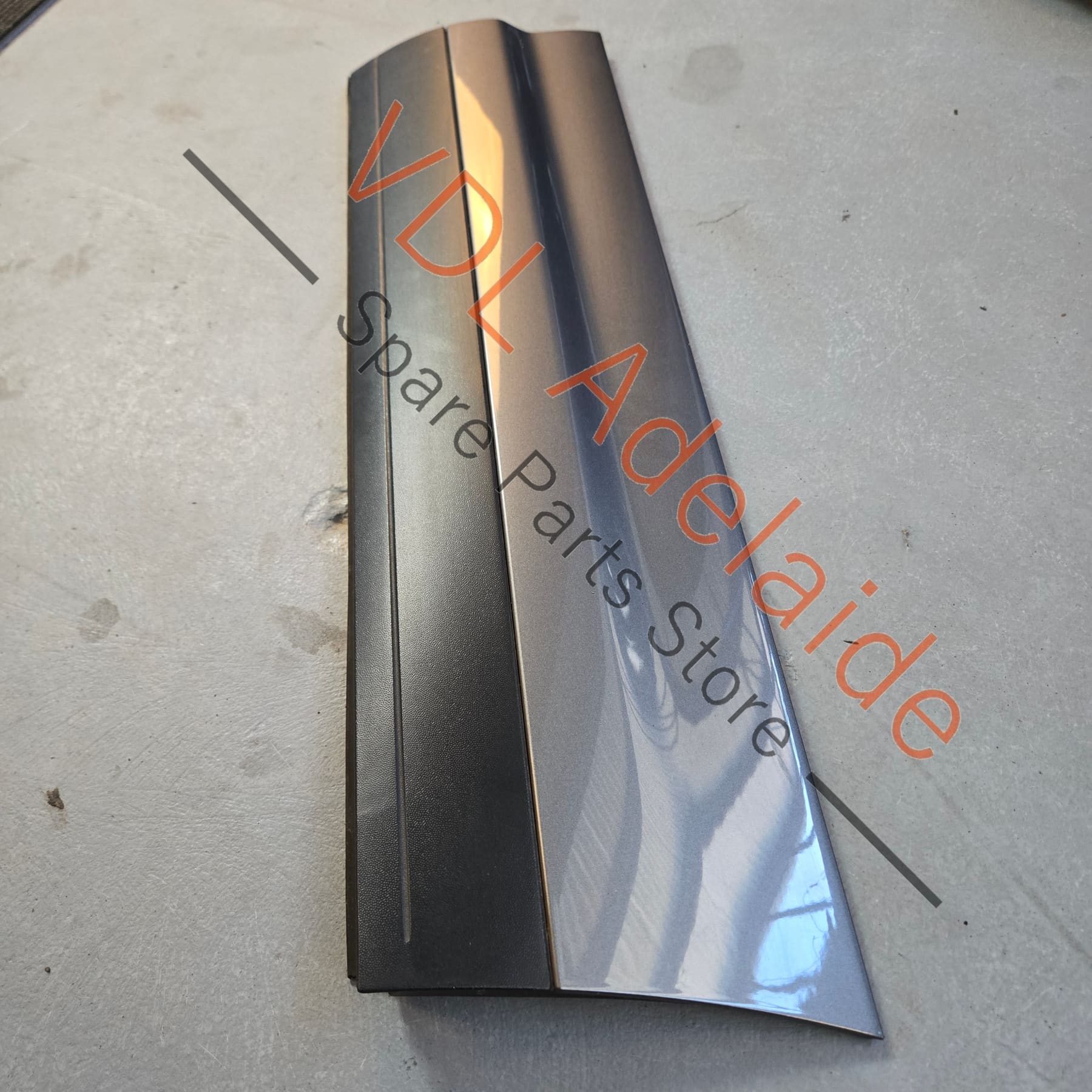 958 559 789 00 G2X 7P5839787J   Porsche Cayenne 958 Left Rear Door Exterior Moulding Trim 95855978900 7P5839787J Meteor Gray Metallic M7W/9Q