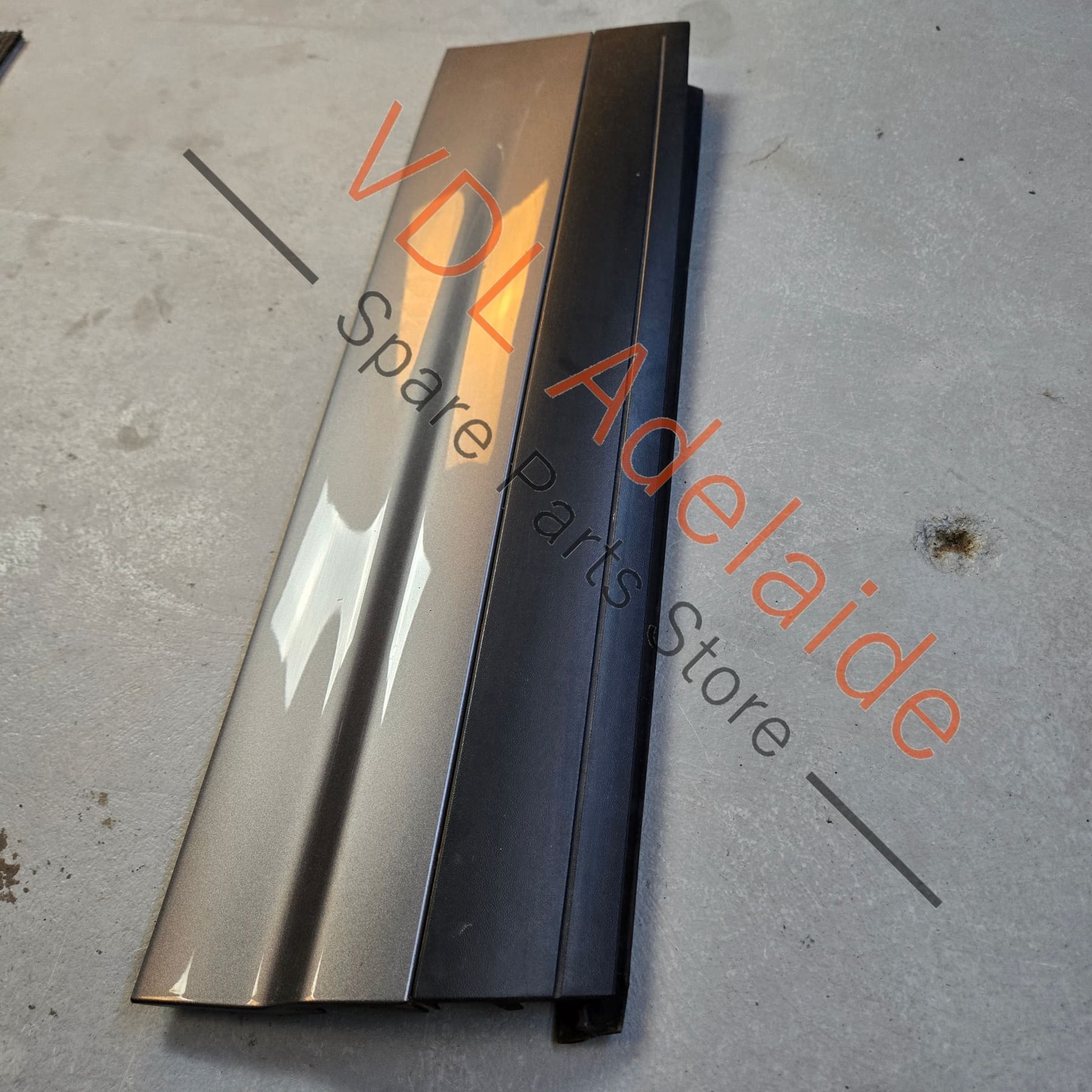 958 559 789 00 G2X 7P5839787J   Porsche Cayenne 958 Left Rear Door Exterior Moulding Trim 95855978900 7P5839787J Meteor Gray Metallic M7W/9Q
