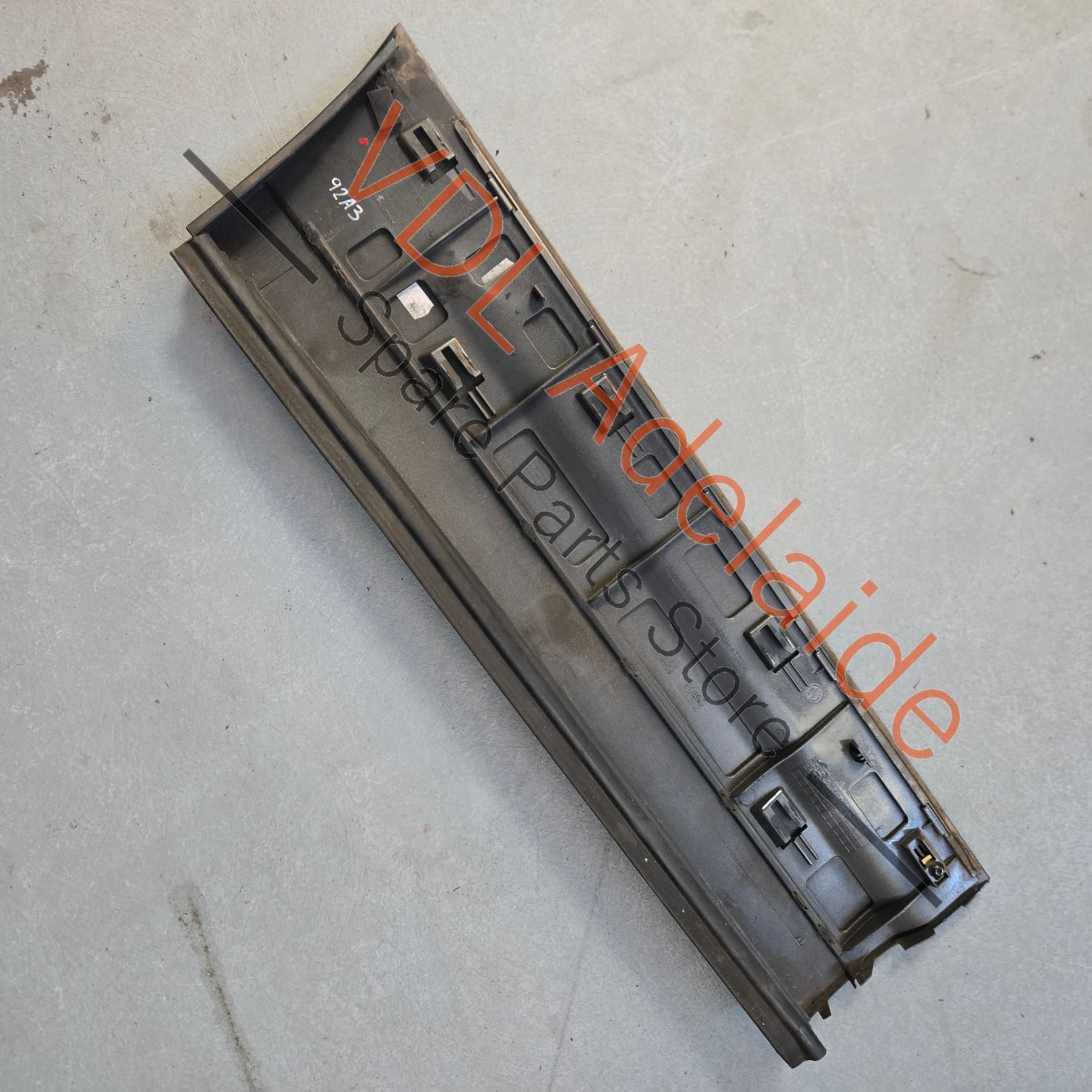 958 559 789 00 G2X 7P5839787J   Porsche Cayenne 958 Left Rear Door Exterior Moulding Trim 95855978900 7P5839787J Meteor Gray Metallic M7W/9Q