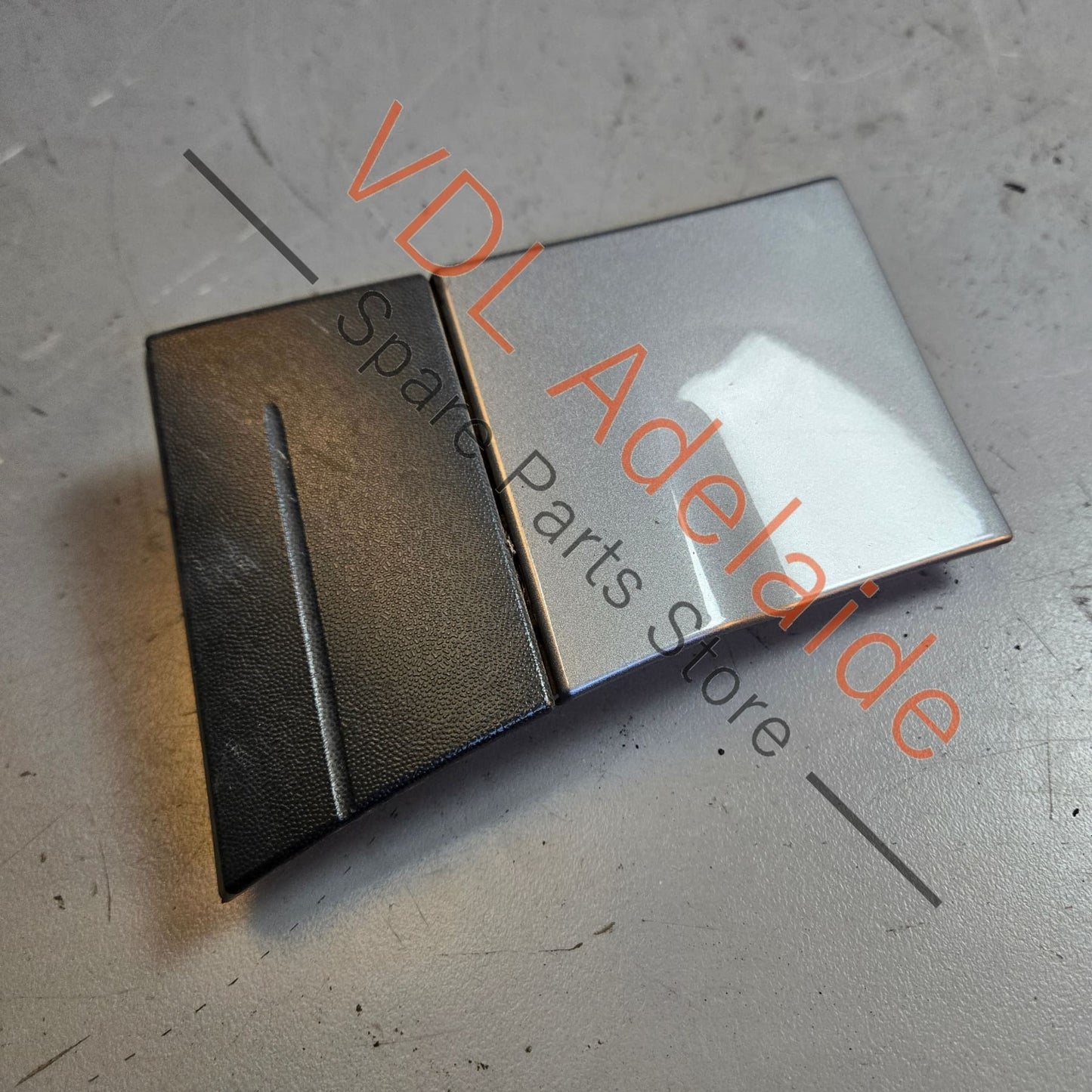 958 559 959 01 G2X 7P5854959D   Porsche Cayenne 958 Left Front Fender Door Exterior Moulding Trim 95855995901 7P5854959D Meteor Gray Metallic M7W/9Q