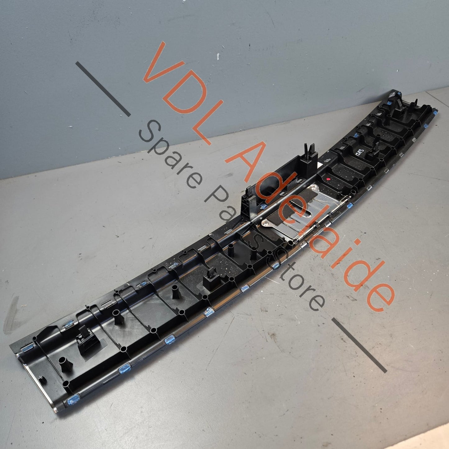 7P0863459E    Porsche Cayenne 958 Boot Cargo Load Edge Strip Trim Chrome 7P0863459E