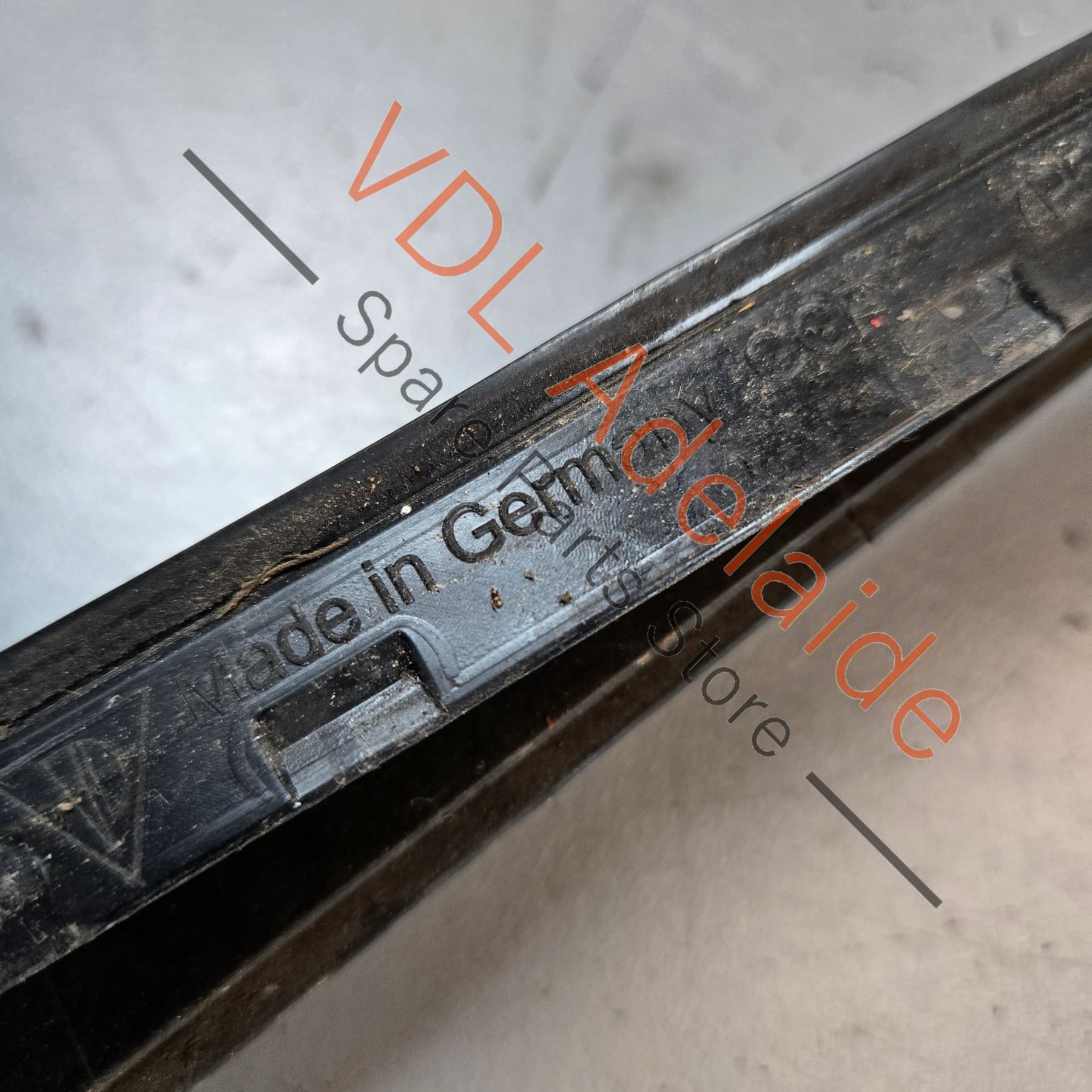 7P5854327A    Porsche Cayenne 958 Left Side Windscreen Edge Strip Trim Moulding 7P5854327A