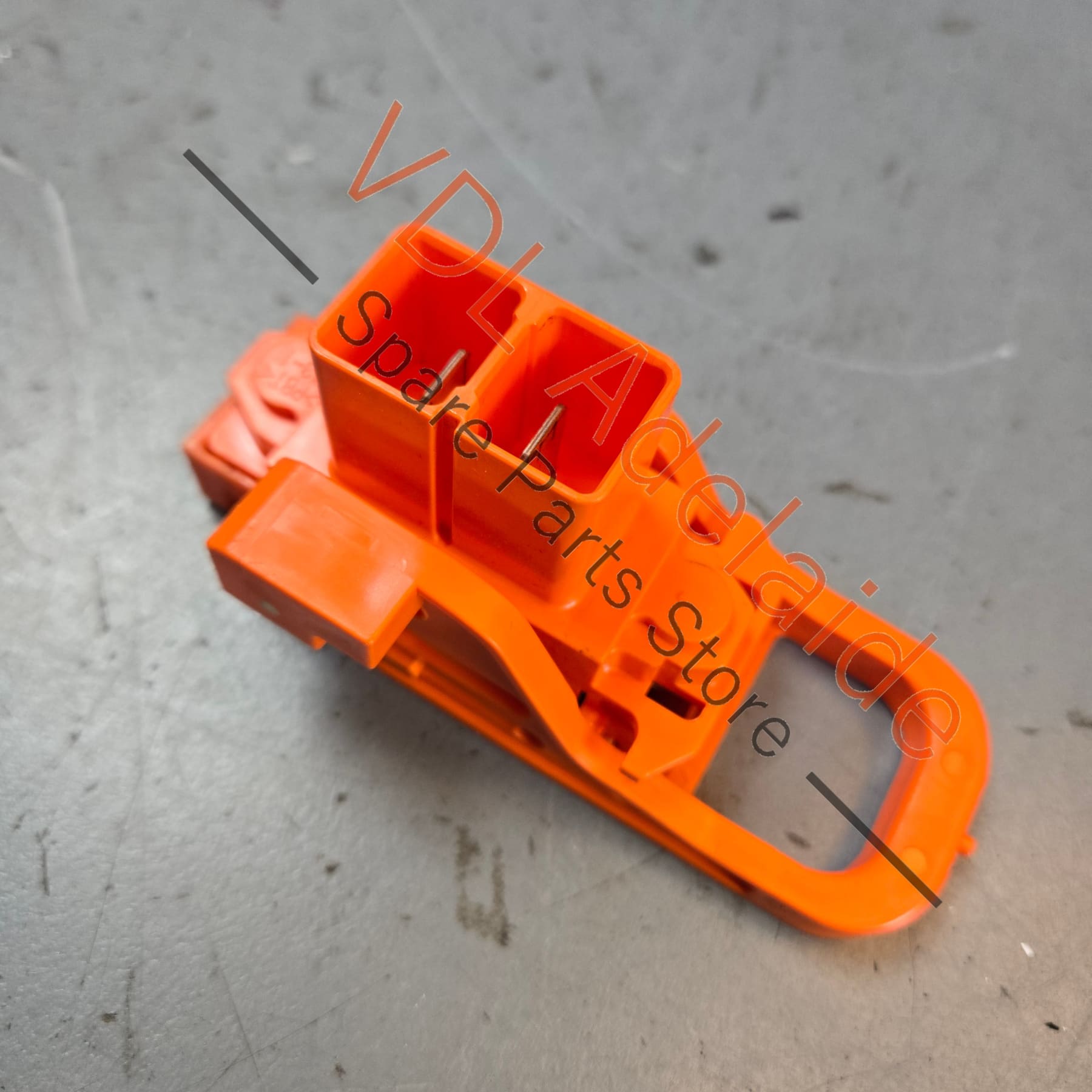 958 611 423 00 7P0915423A   Porsche Cayenne Panamera Hybrid Maintenance Connector Fuse 95861142300 7P0915423A