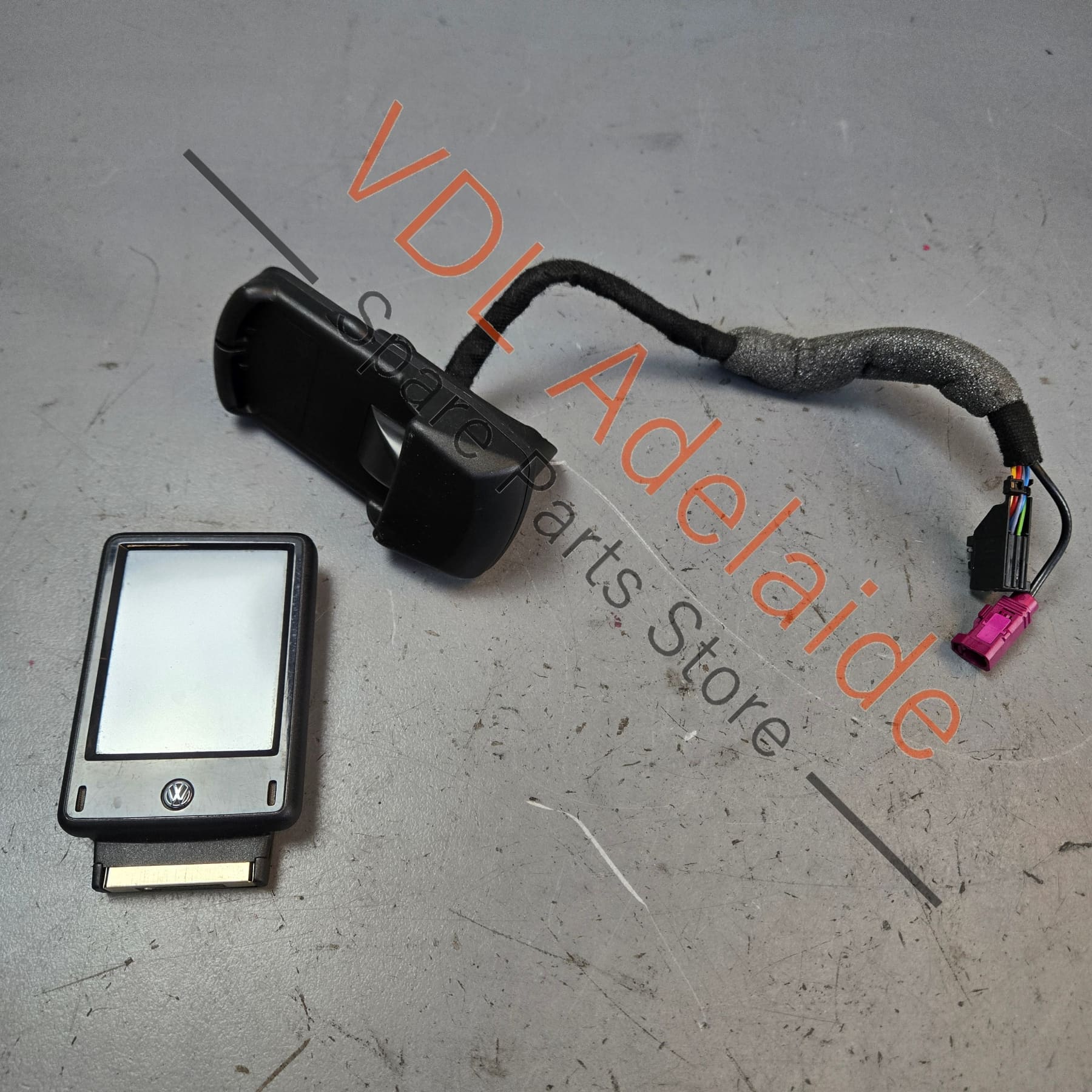 3C0051435CE    VW Bluetooth Phone Adapter 3C0051435CE