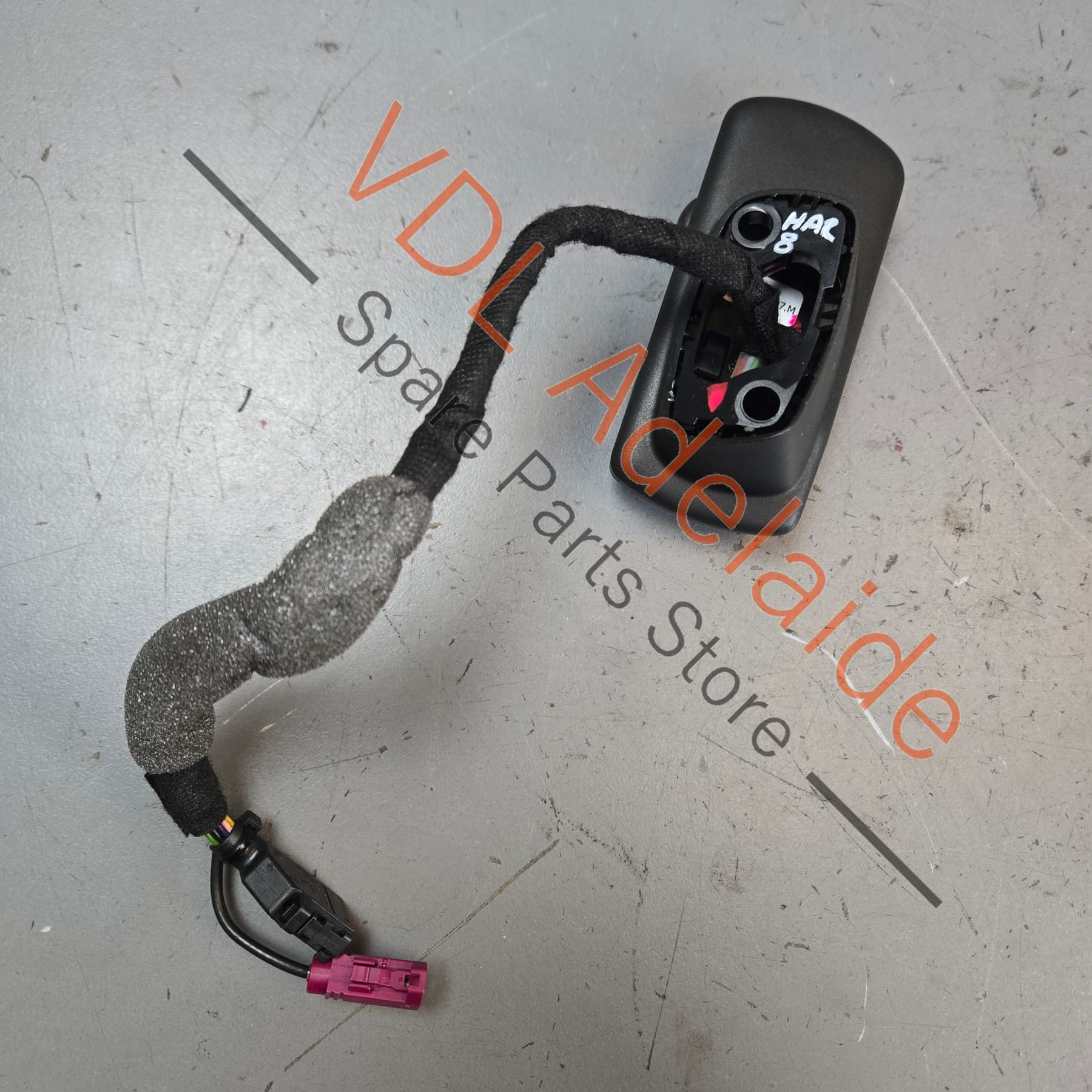 3C0051435CE    VW Bluetooth Phone Adapter 3C0051435CE
