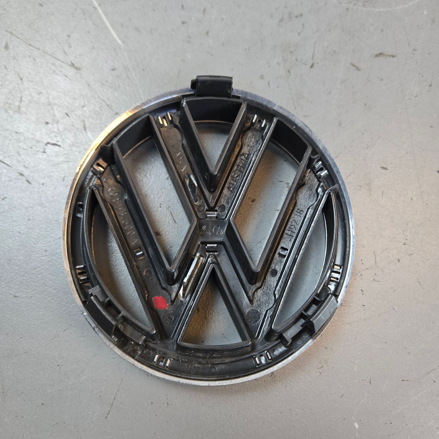 6R0853600A 6R0853600AULM   VW Polo MK5 6R Front Grille Badge 6R0853600A Chrome