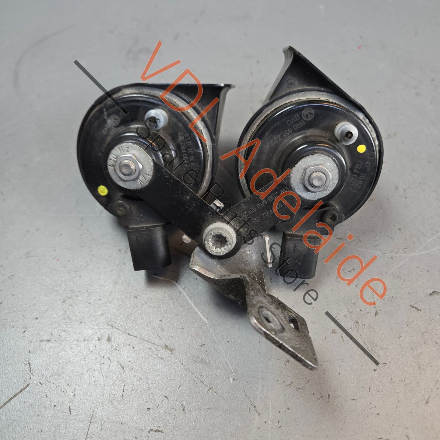 6R0951221A    VW Polo Horn Set High and Low tone 6R0951221A 6R0951223A
