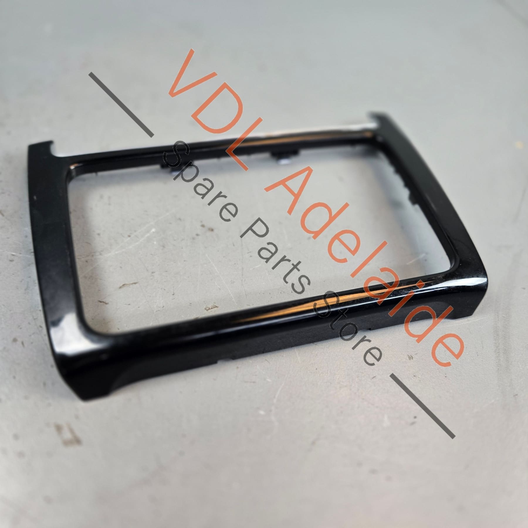 6R0858069 6R0858069E   VW Polo Radio Surround Trim Gloss Black 6R0858069E