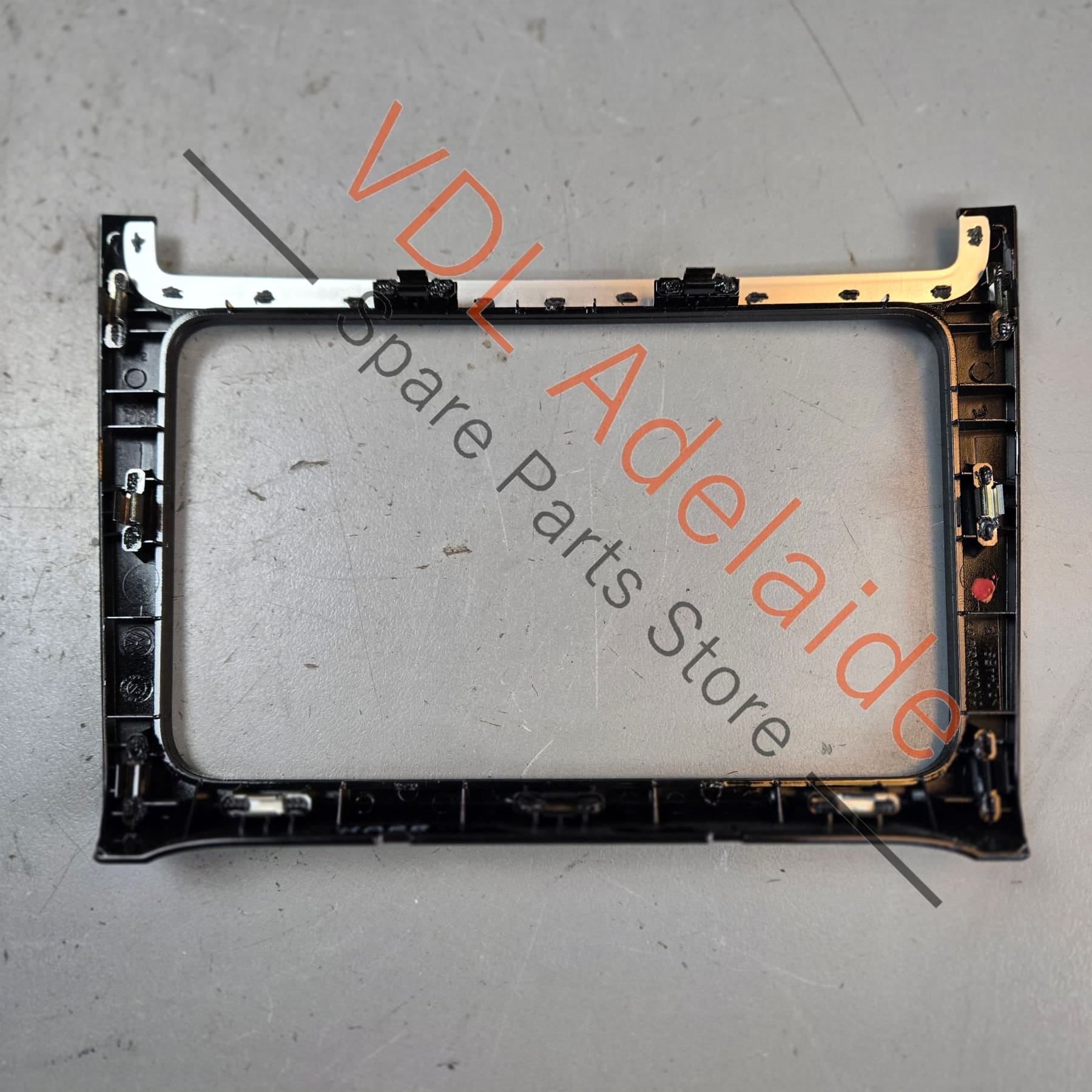 6R0858069 6R0858069E   VW Polo Radio Surround Trim Gloss Black 6R0858069E