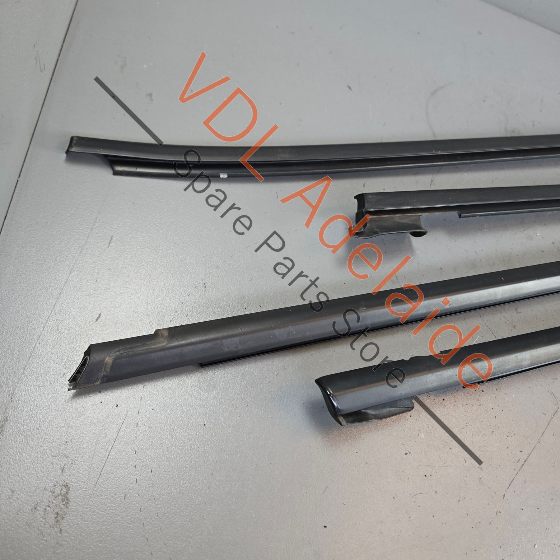 6R4837477 6R4837478 6R6839477 6R6839478 VW Polo MK5 Set of Exterior Window Aperture Seals Strip Mouldings Rubber 6R4837477 6R4837478 6R6839477 6R6839478
