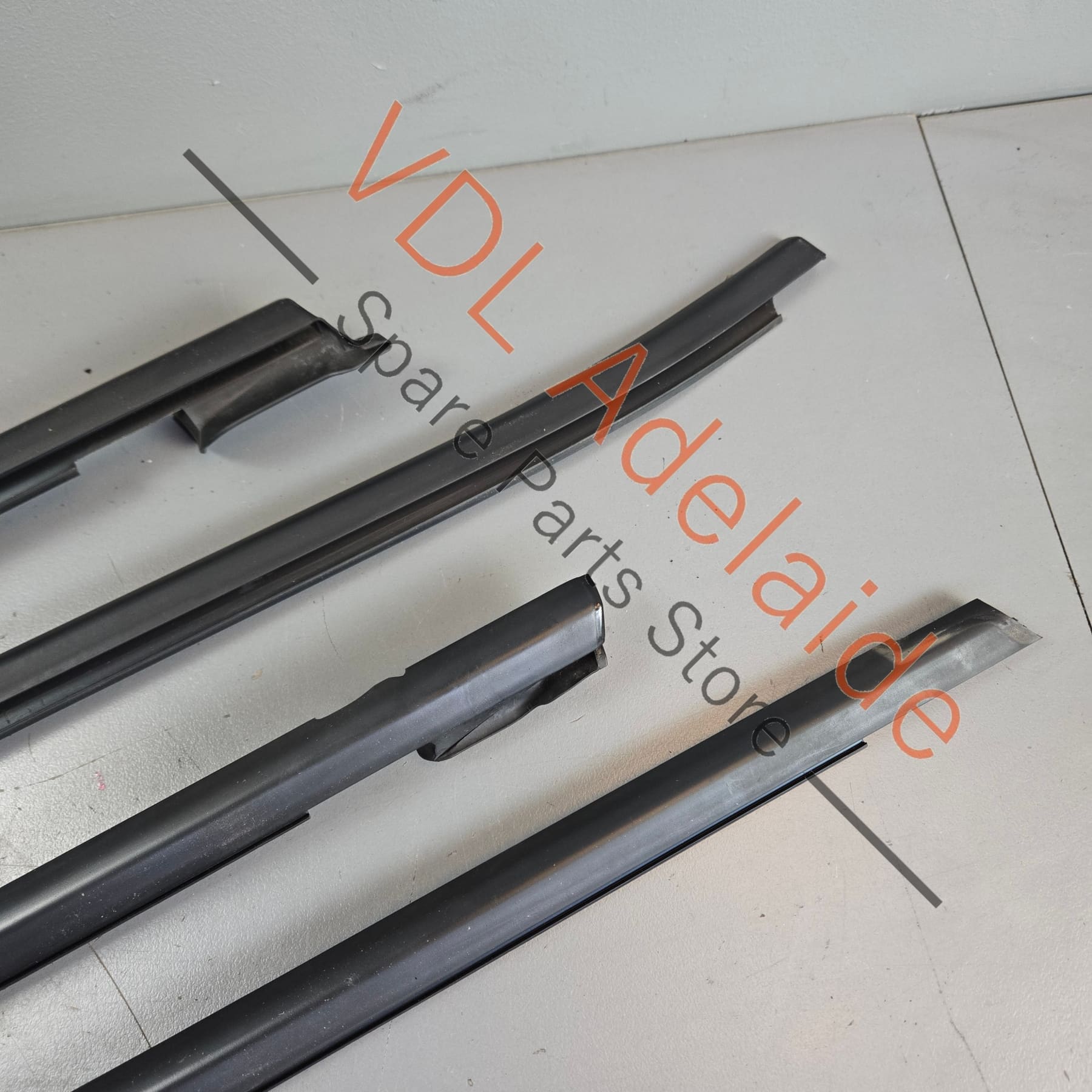 6R4837477 6R4837478 6R6839477 6R6839478 VW Polo MK5 Set of Exterior Window Aperture Seals Strip Mouldings Rubber 6R4837477 6R4837478 6R6839477 6R6839478